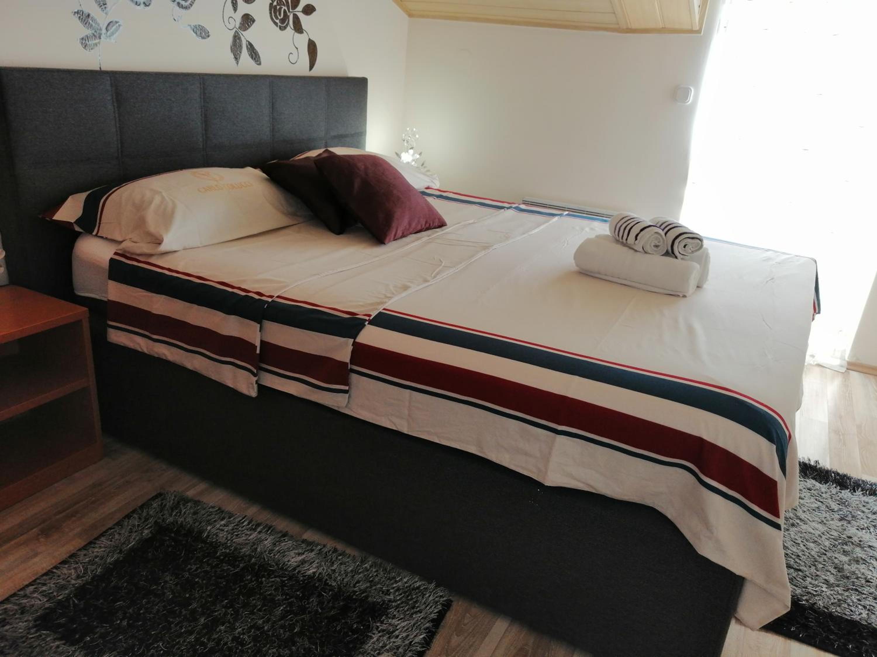 Apartamento de dos habitaciones con balcón