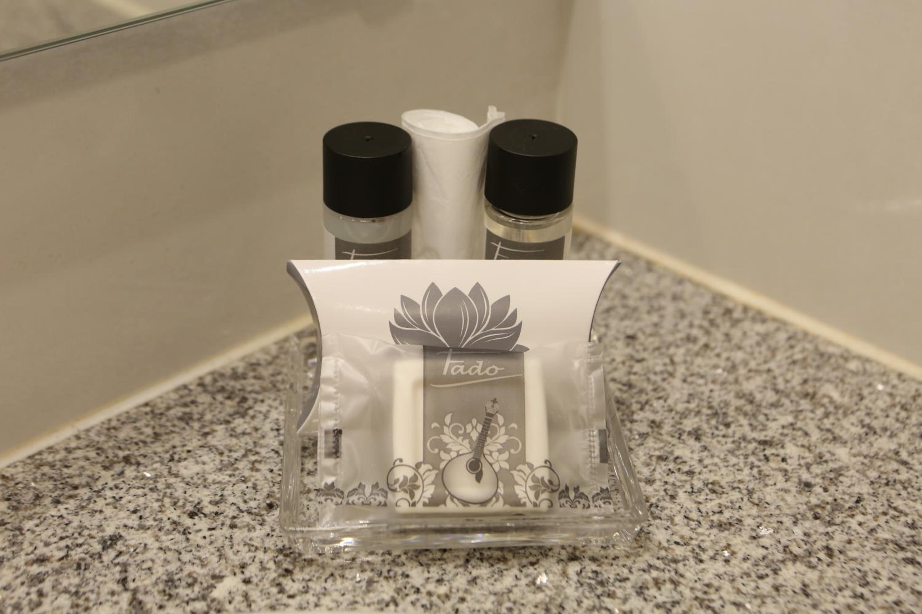 Deluxe King Suite - Photo 3