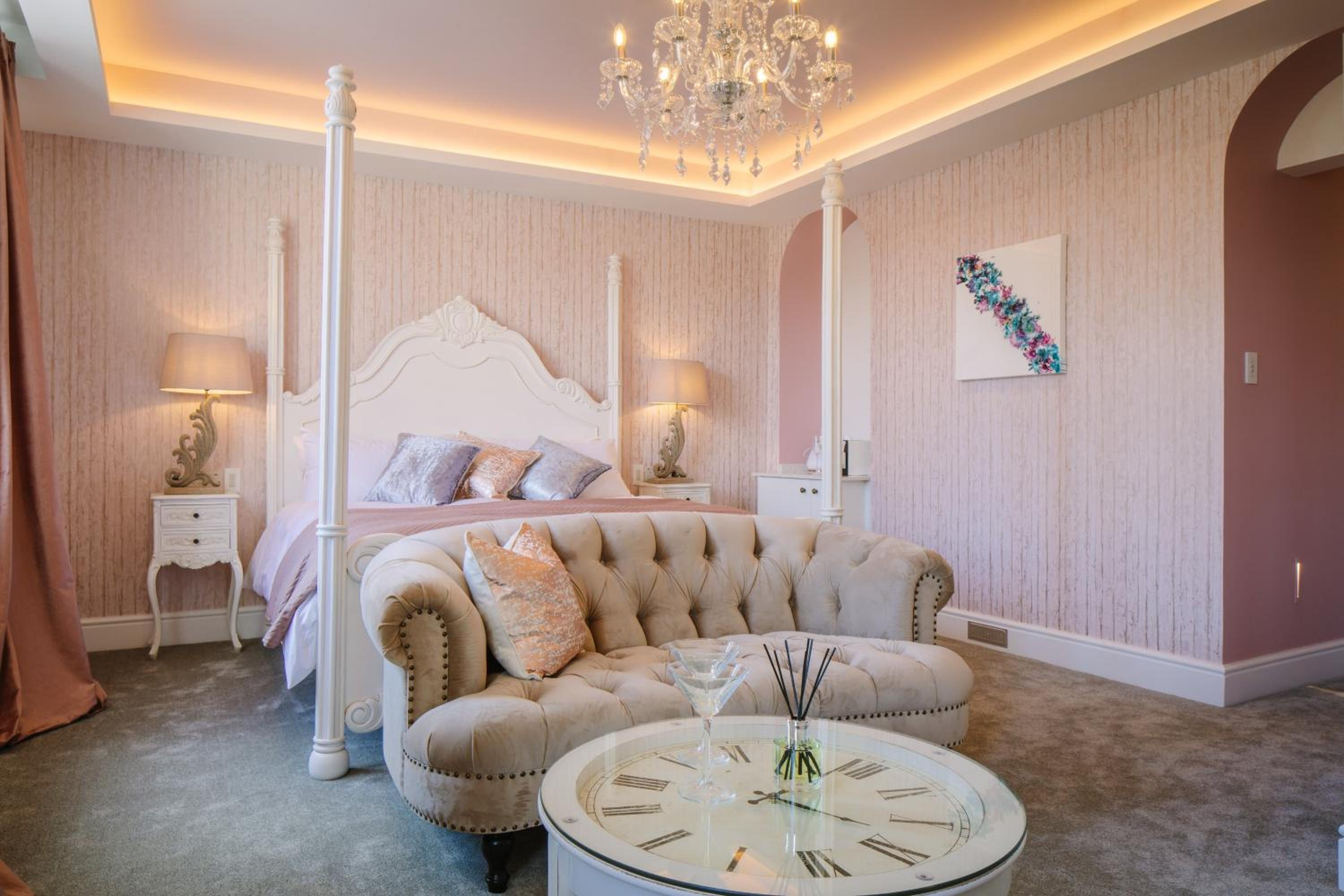 Deluxe King Suite - Photo 1