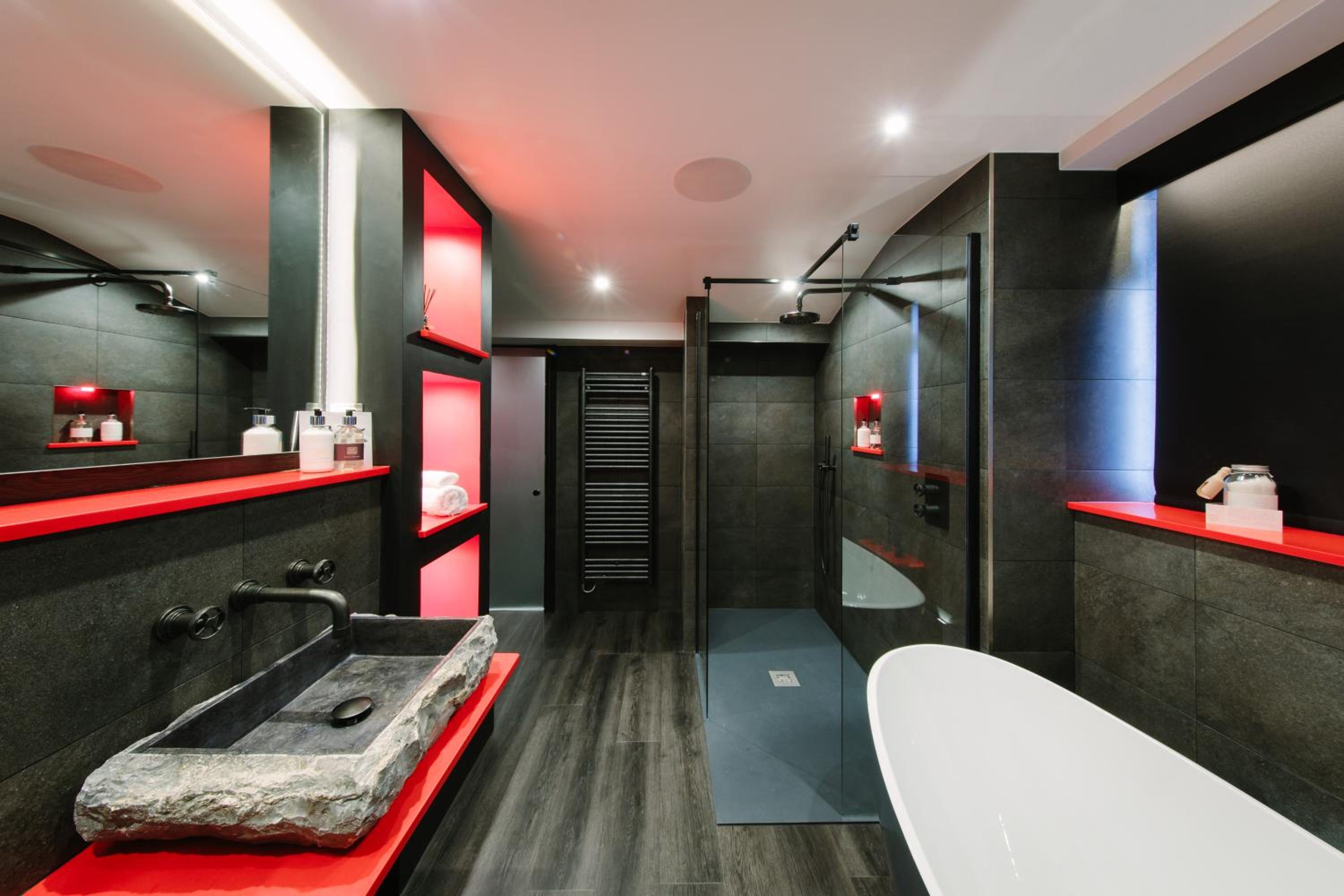 Suite with Hot Tub - Photo 10