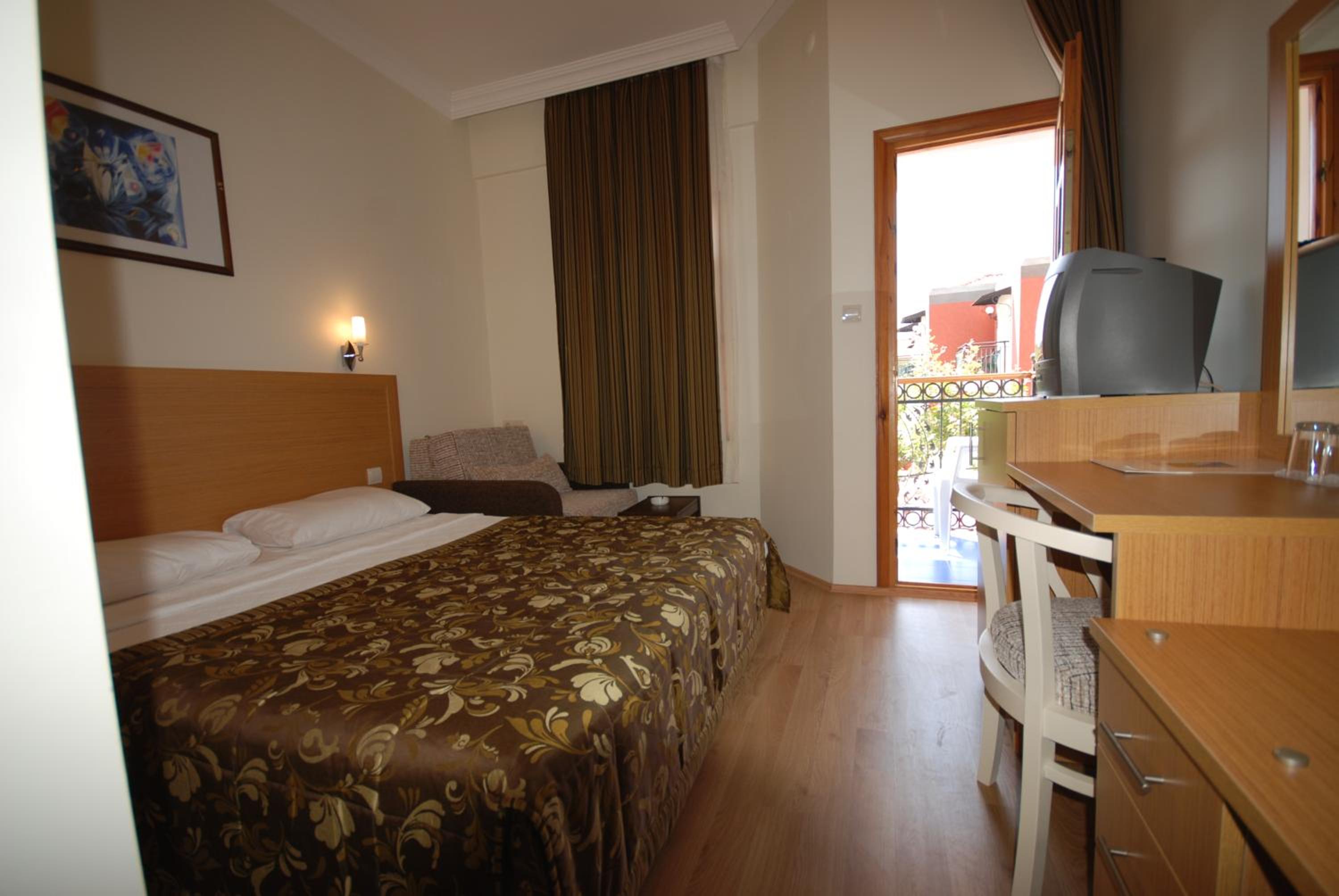 Standard Double Room photo 2