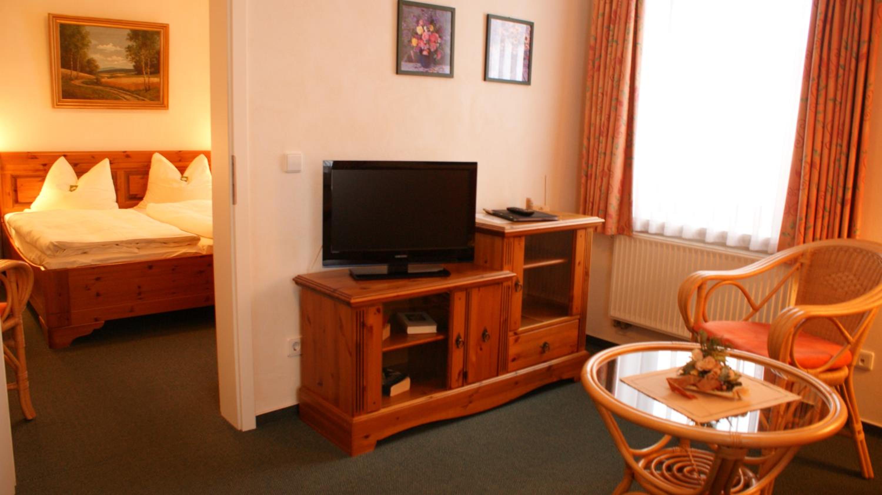One-Bedroom Suite - Photo 5