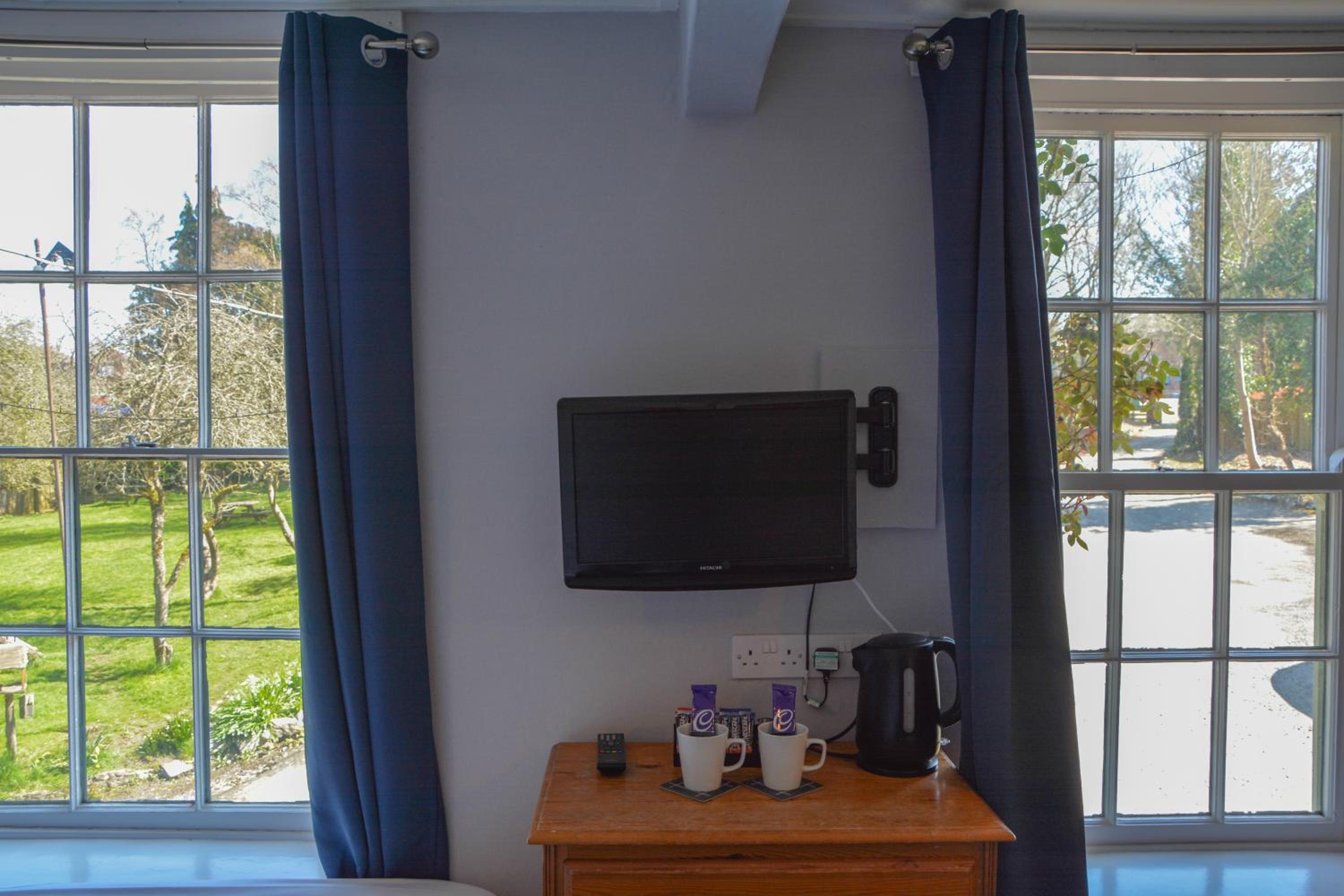 Twin Room with Private Bathroom photo 2
