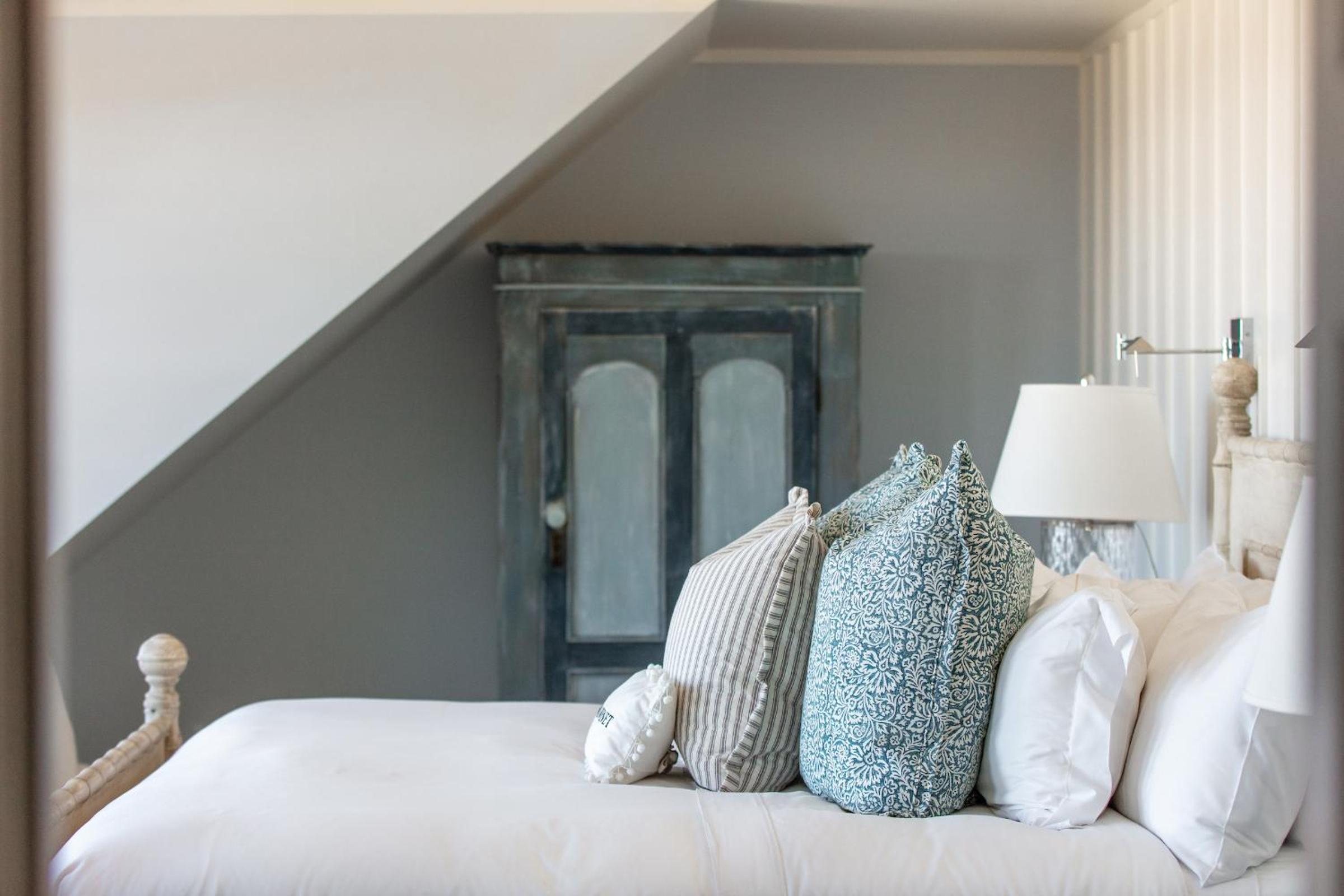 Bay View Bedroom - Queen Bed