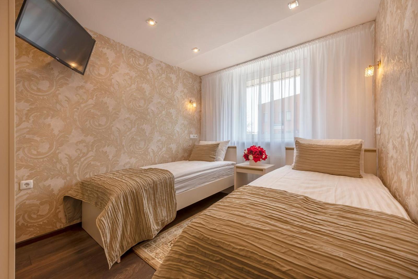 Standard Twin Room - Photo 2