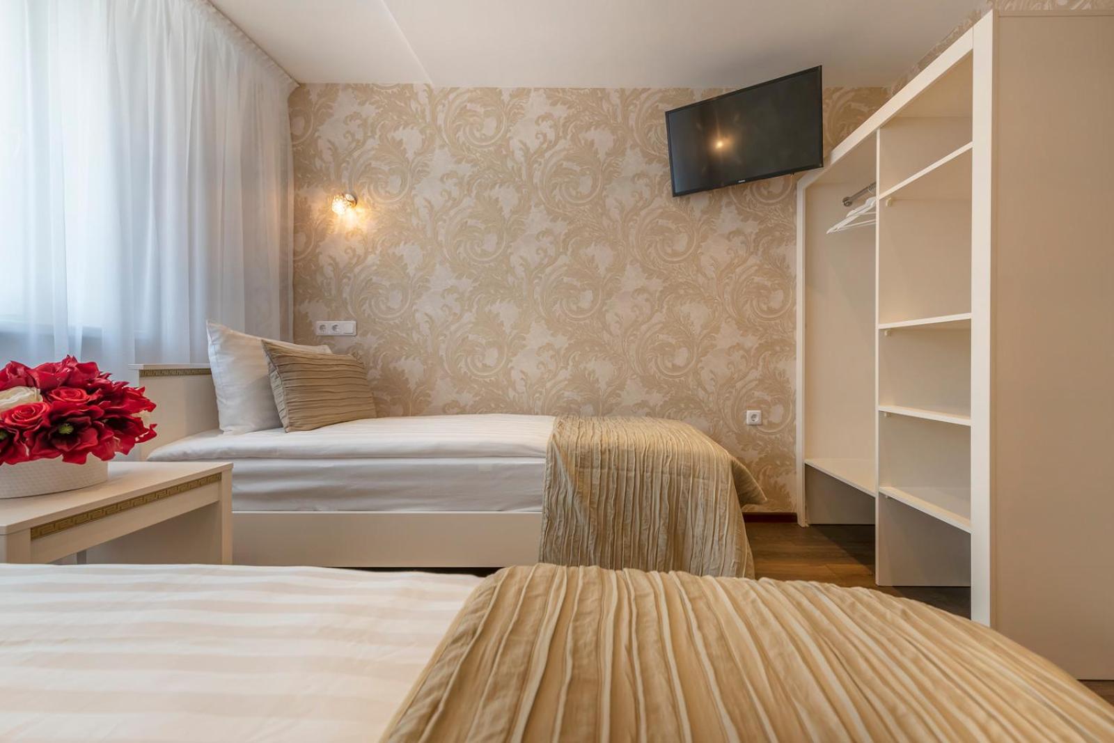 Standard Twin Room - Photo 3