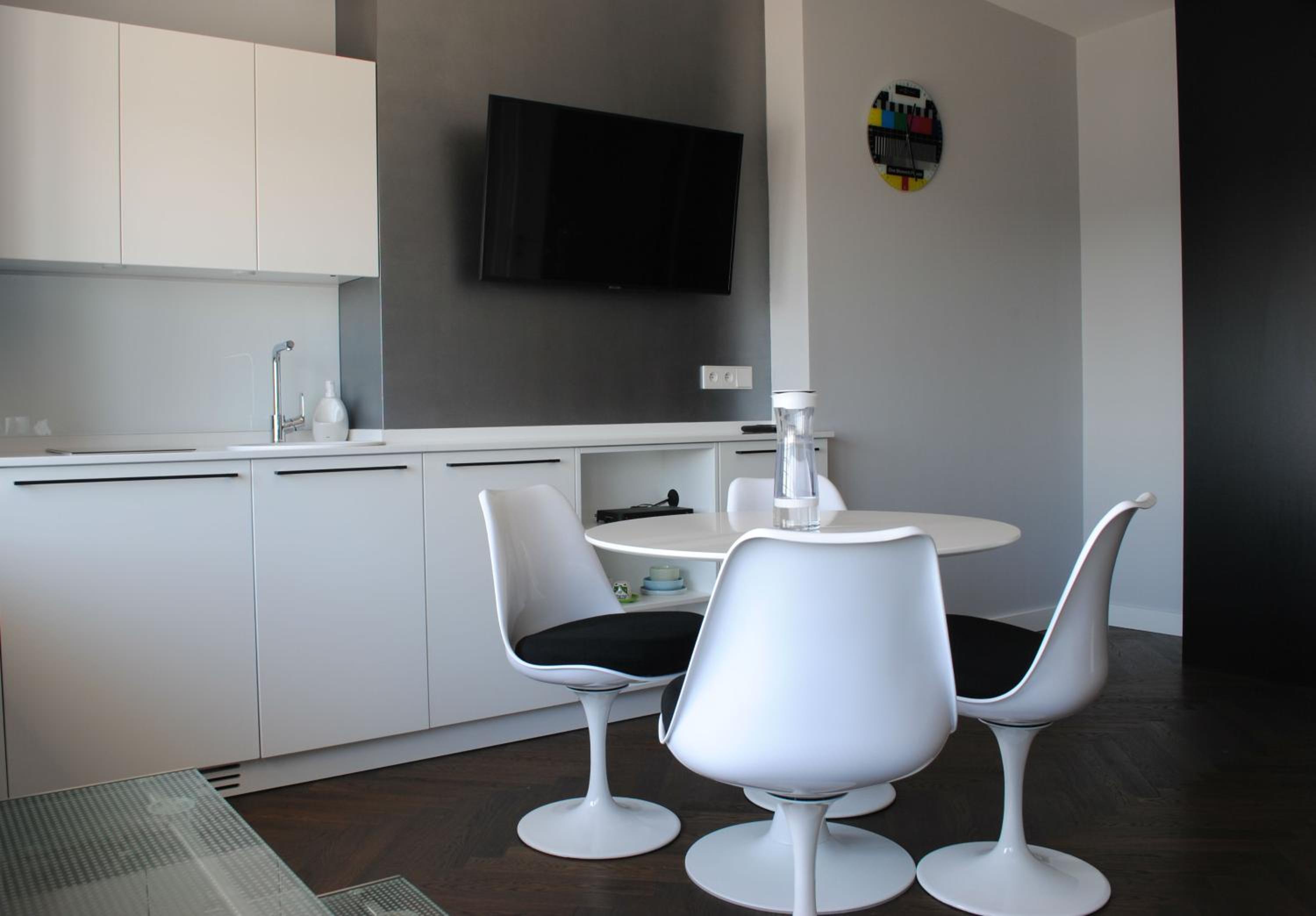 Apartment with Terrace - Photo 9