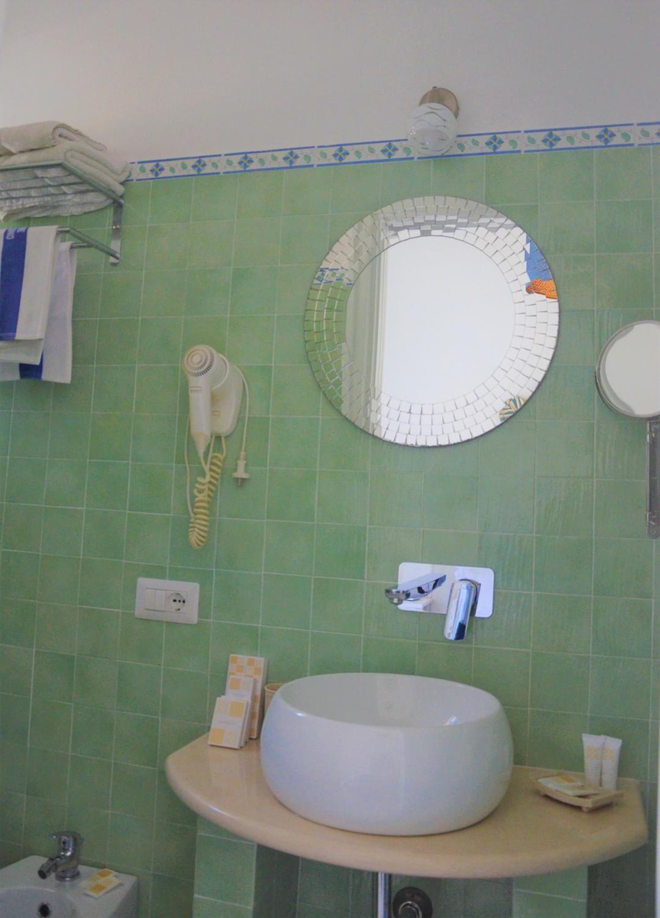 Double Room with Balcony - Photo 5