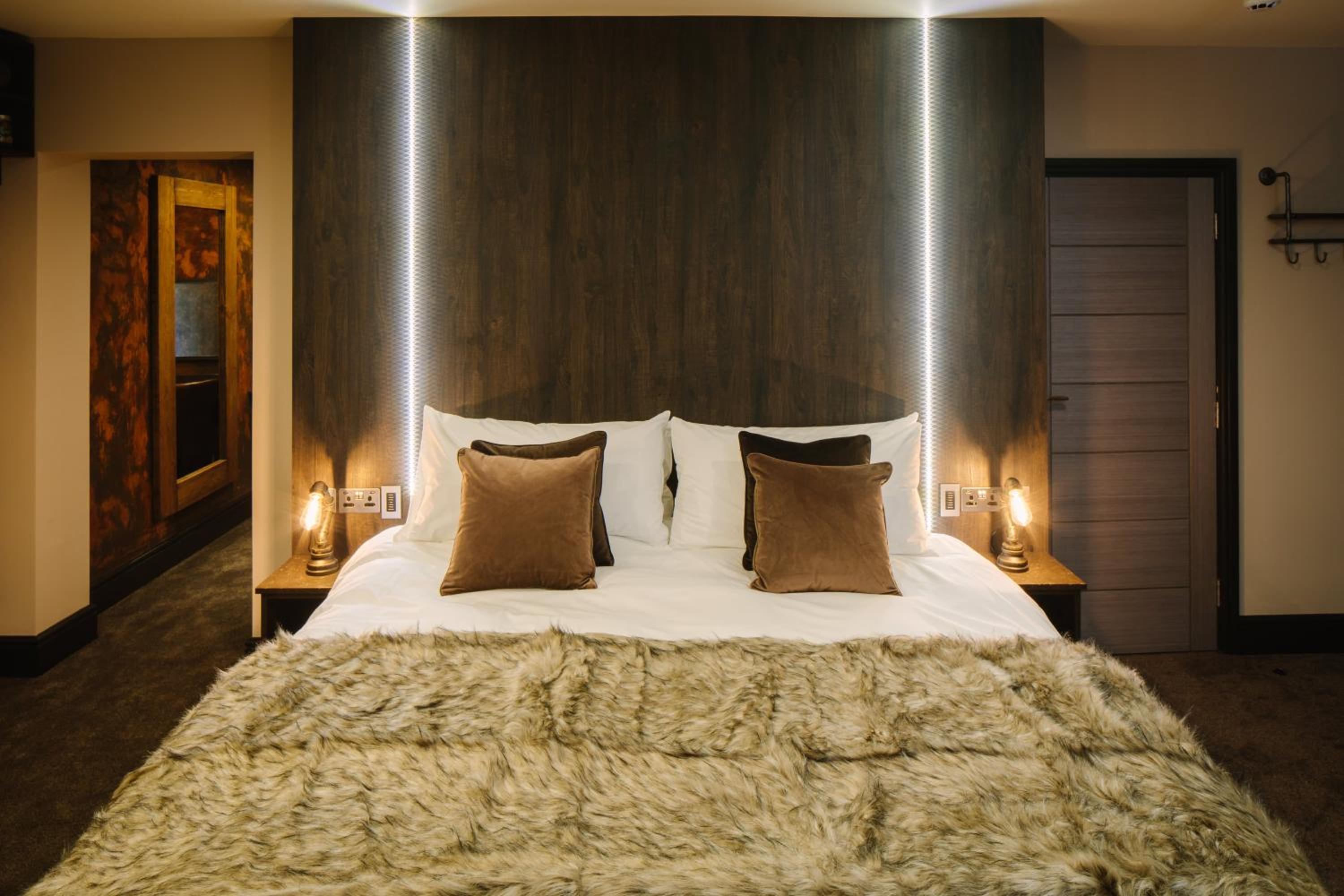 Suite with Mountain View - Photo 13