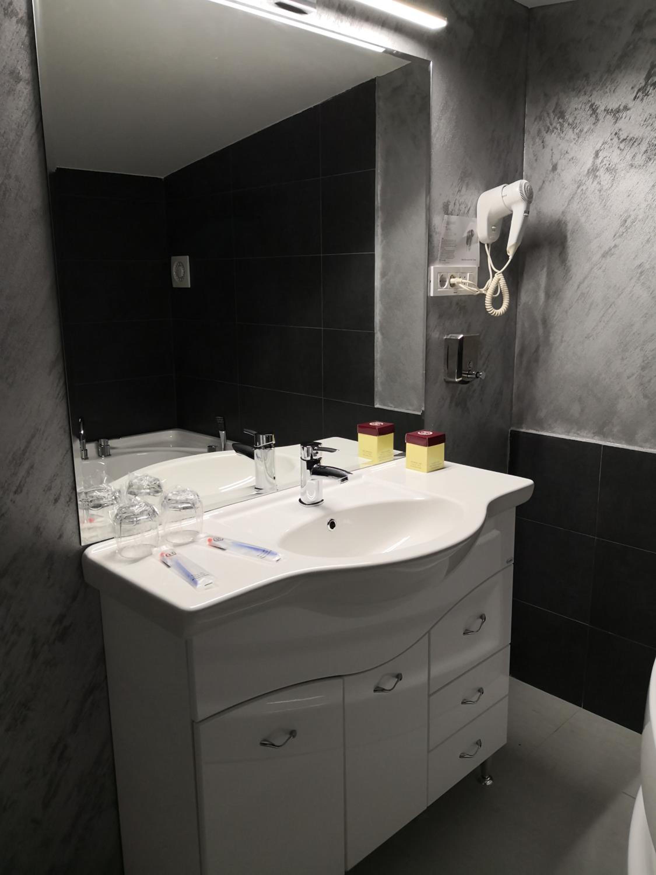 King Room with Spa Bath photo 3