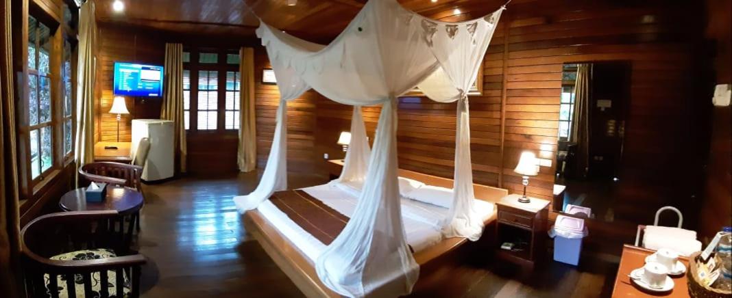 Suite - Photo 1