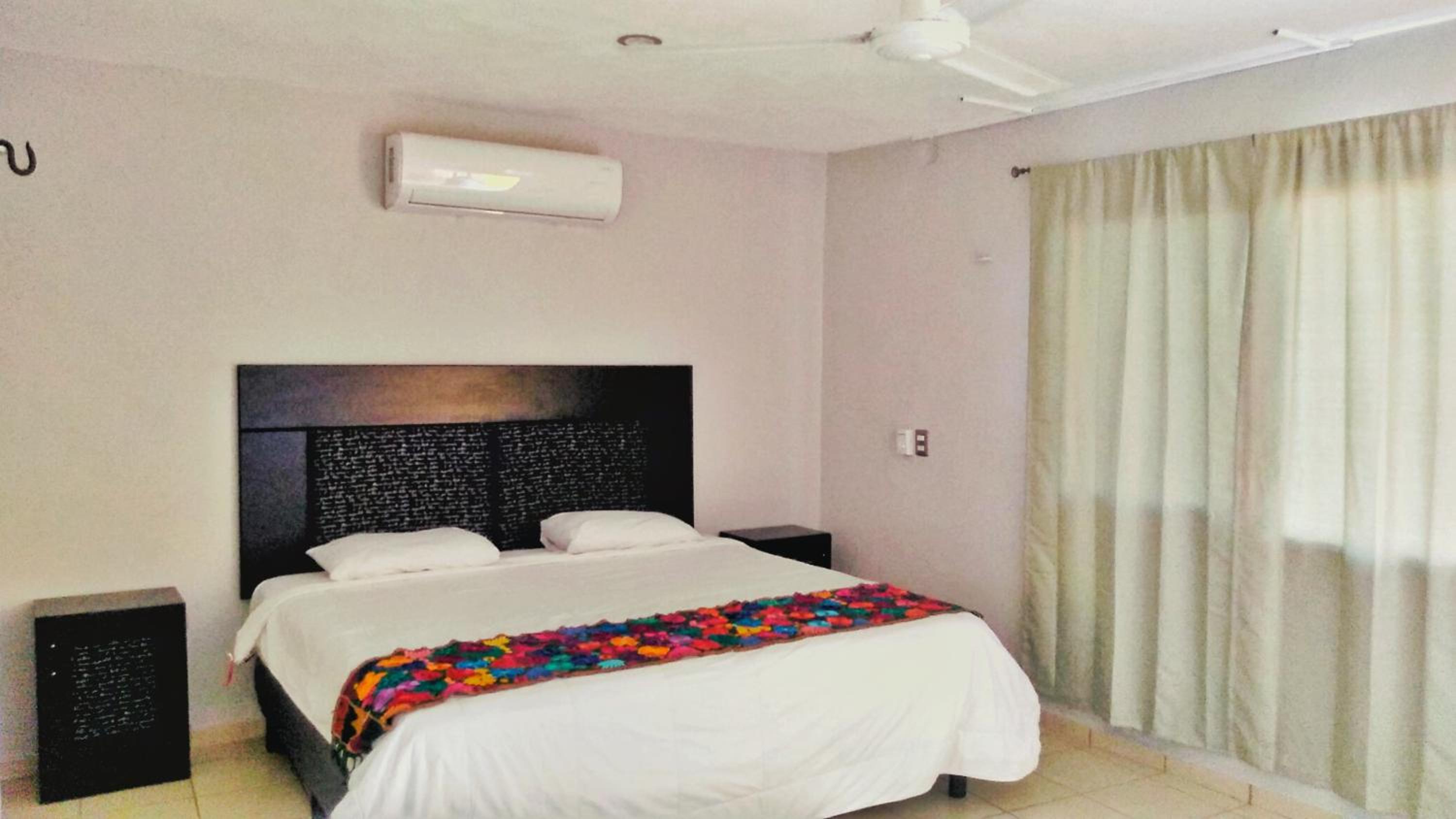 Deluxe Room - Photo 1