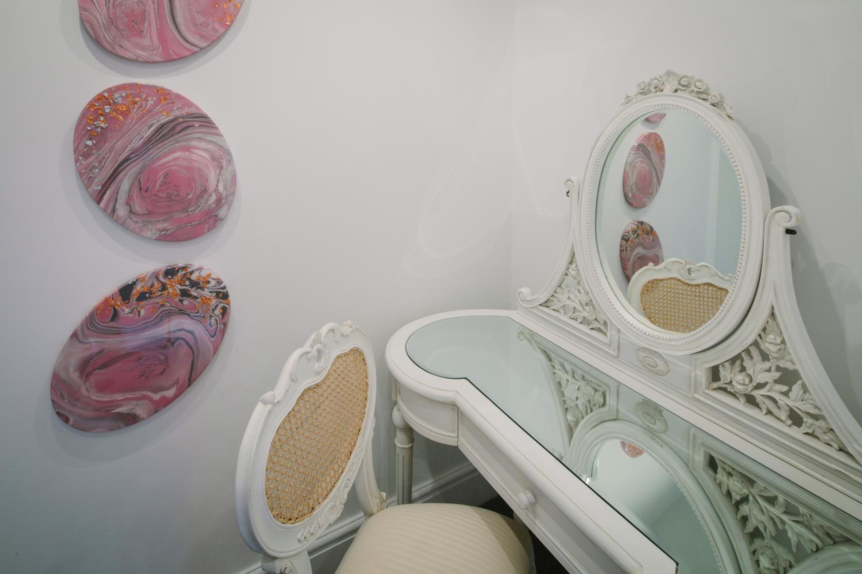 Deluxe King Suite - Photo 12