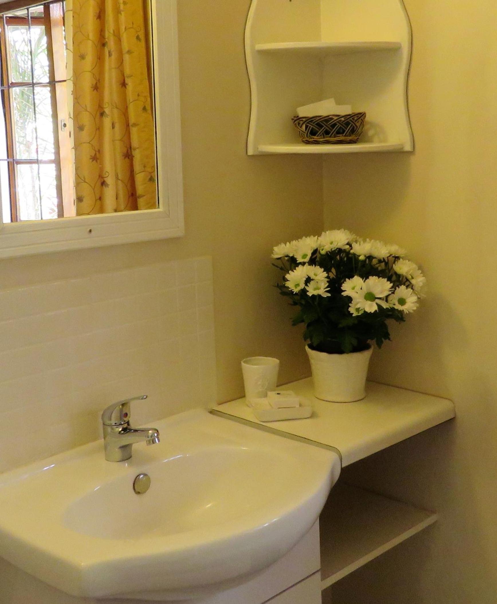 Standard Queen Room photo 2
