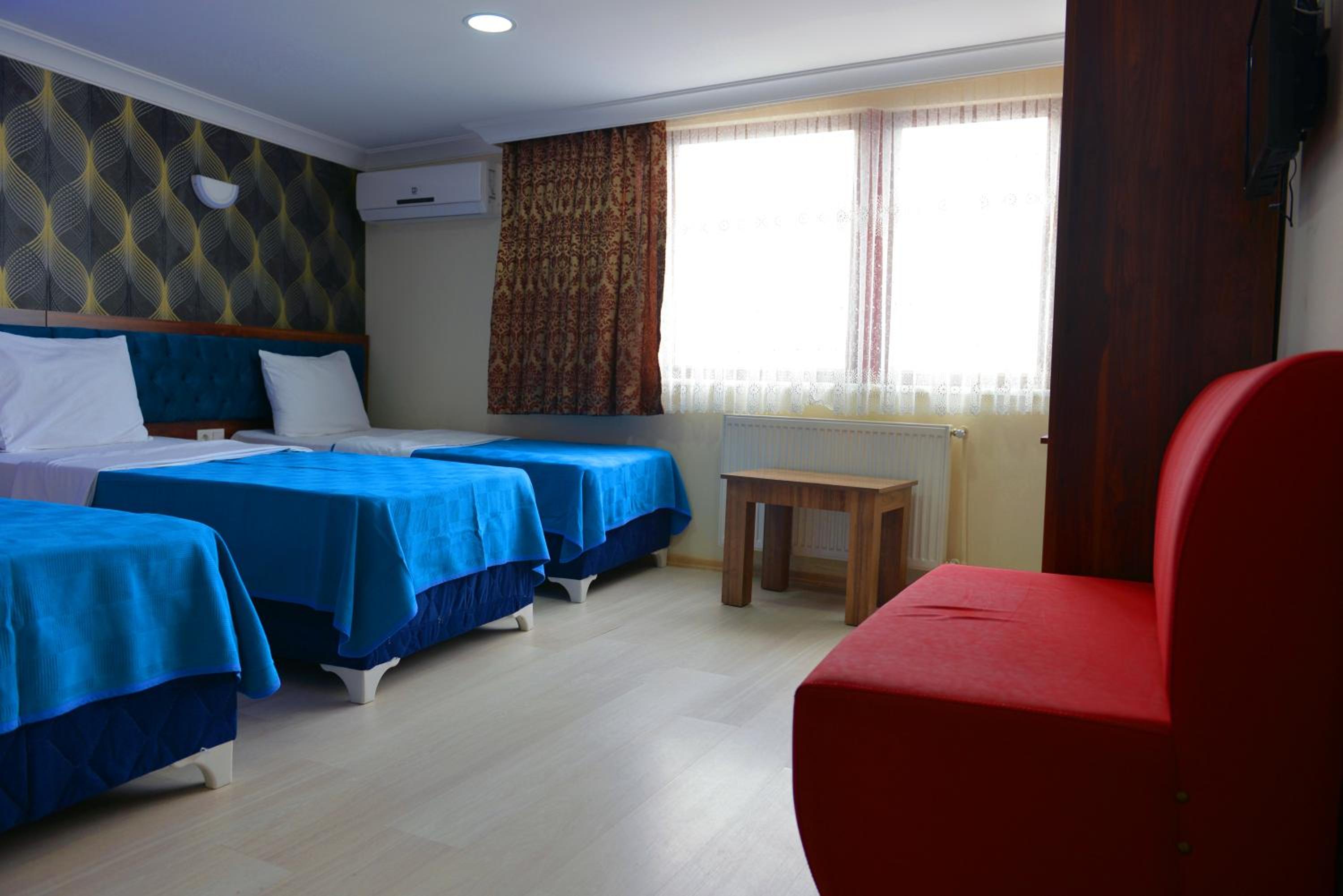 Standard Triple Room photo 2
