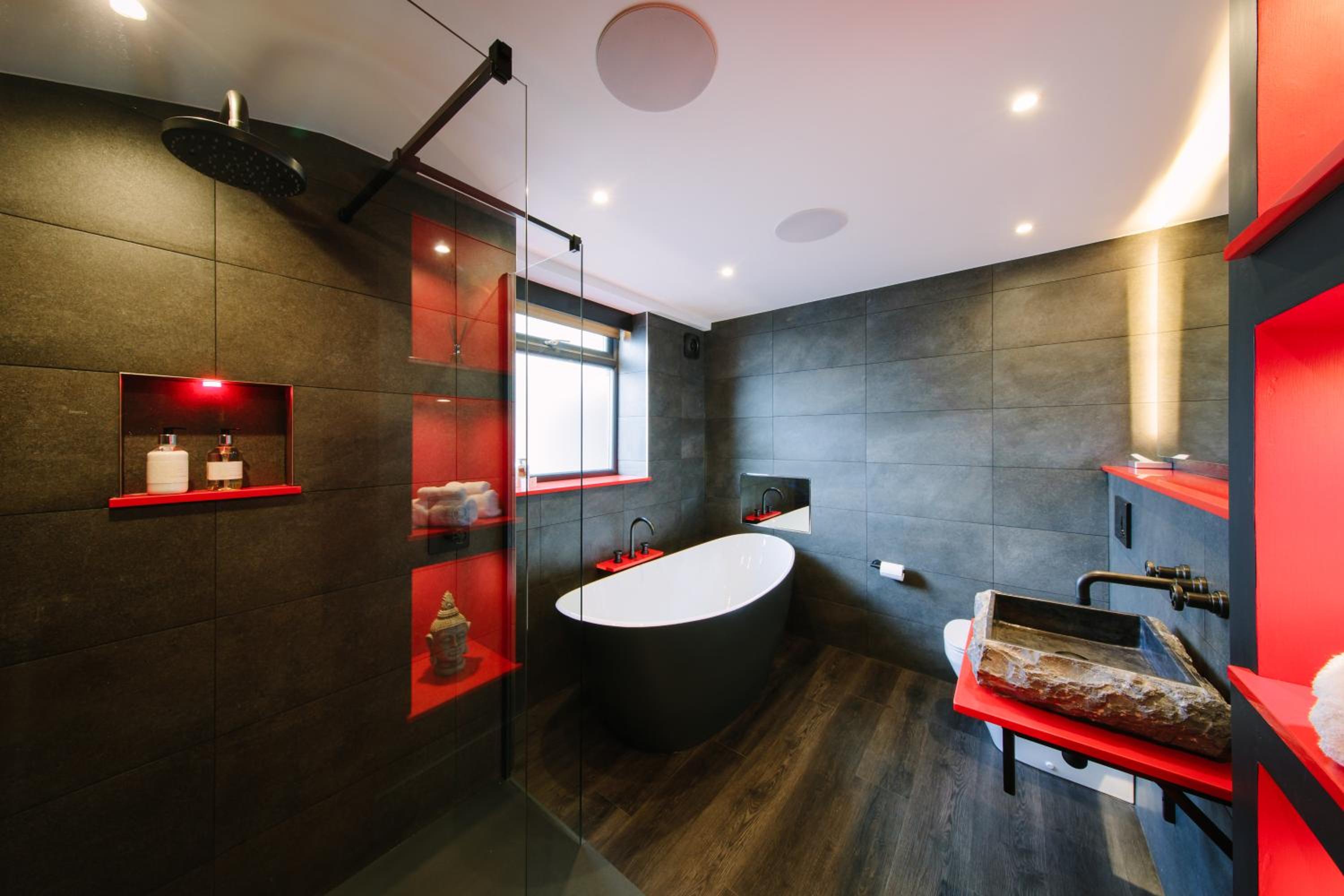 Suite with Hot Tub - Photo 11