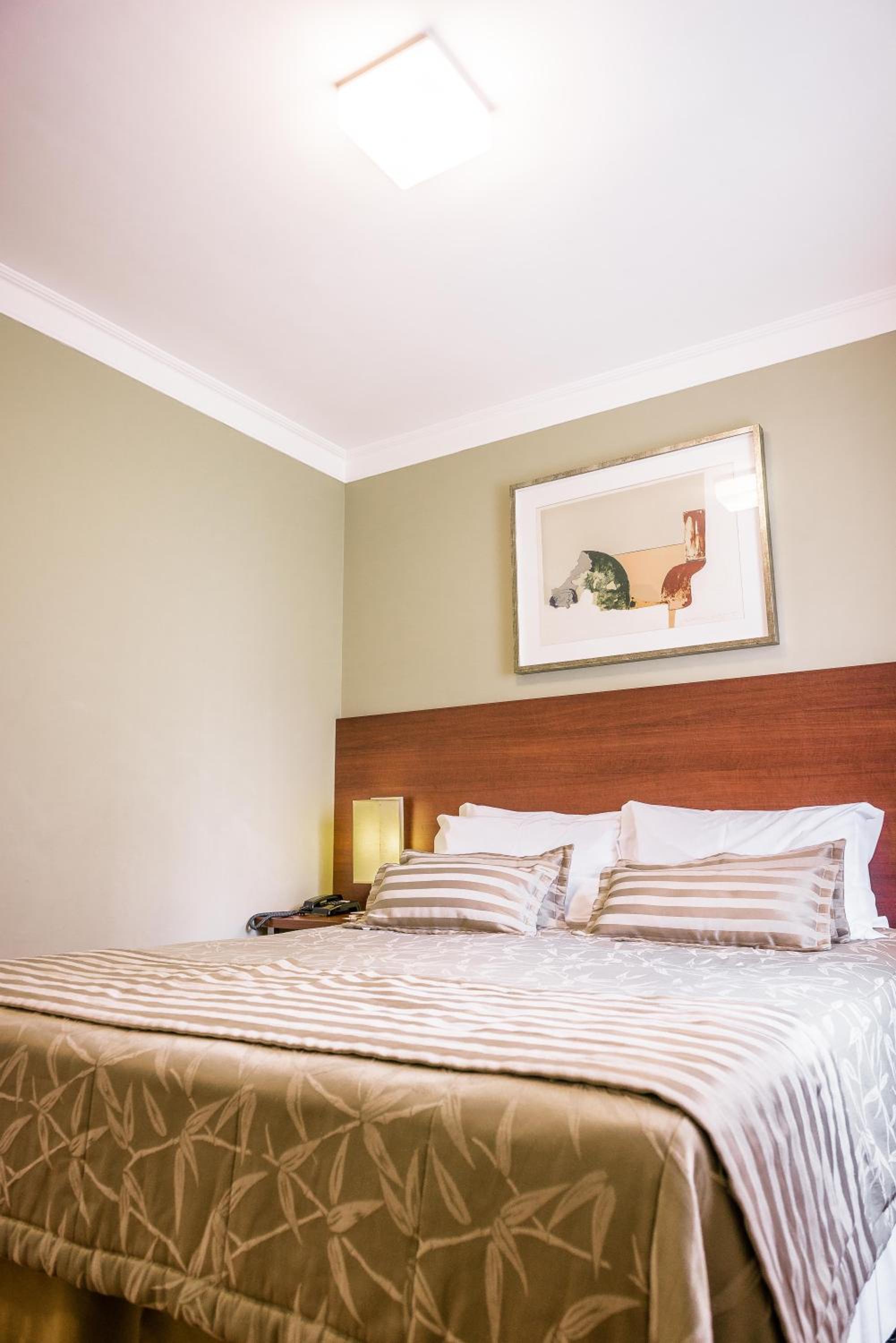 Standard Queen Room - Photo 8