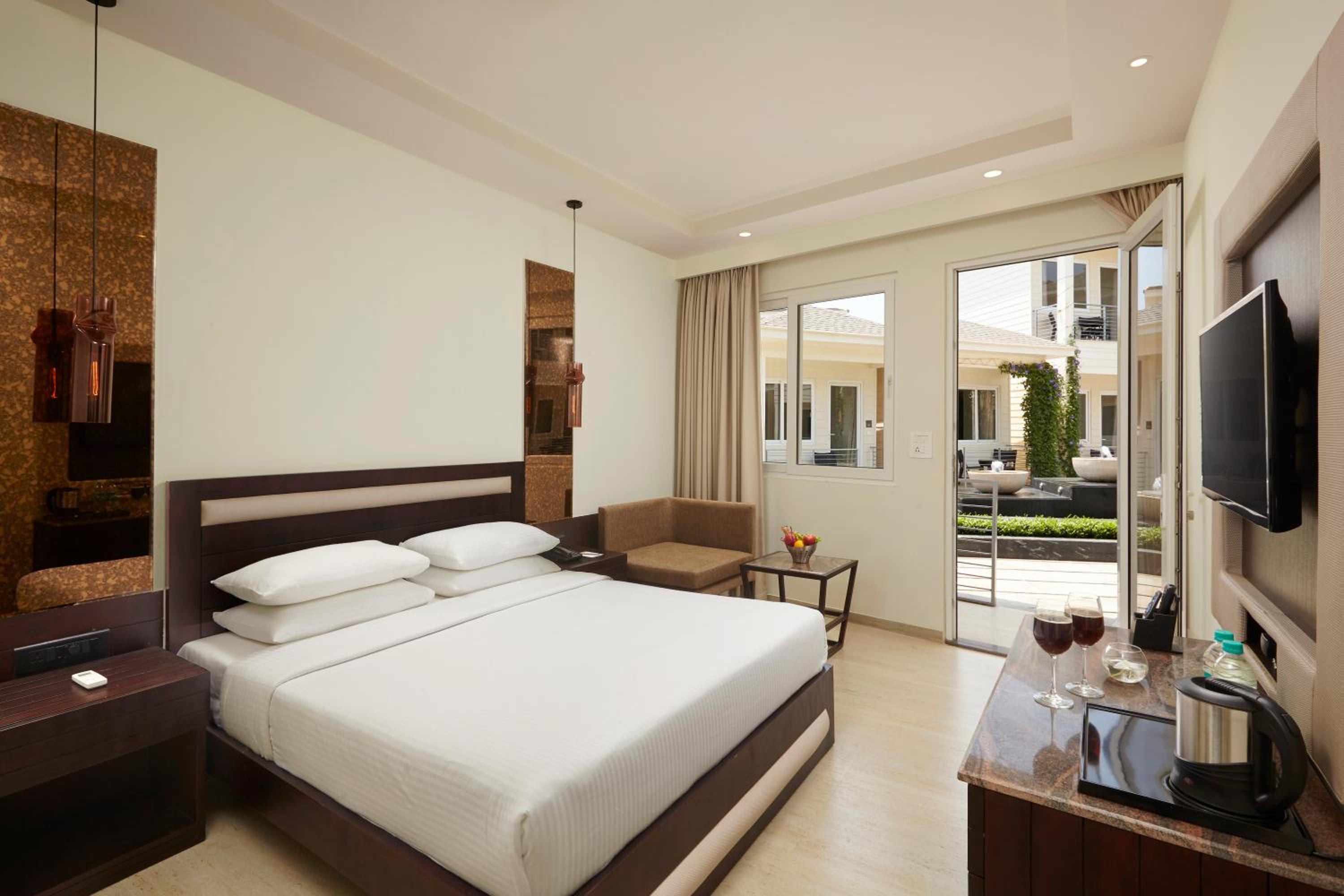 Superior  - 15% Discount on One-way Airport Transfer,  20% Discount on SPA, 15% Discount on Food & Soft Beverages - Photo 1
