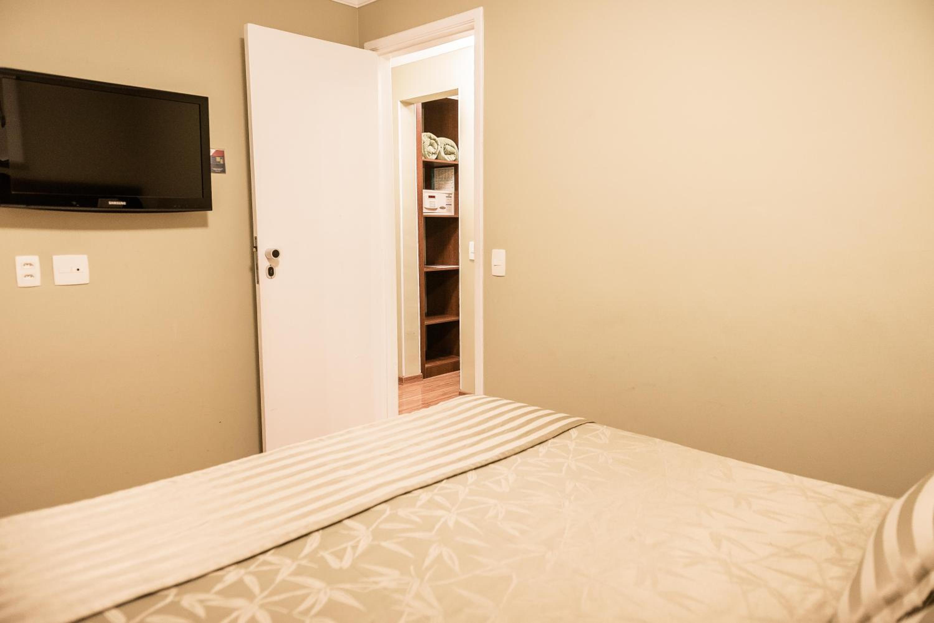 Standard Queen Room - Photo 11