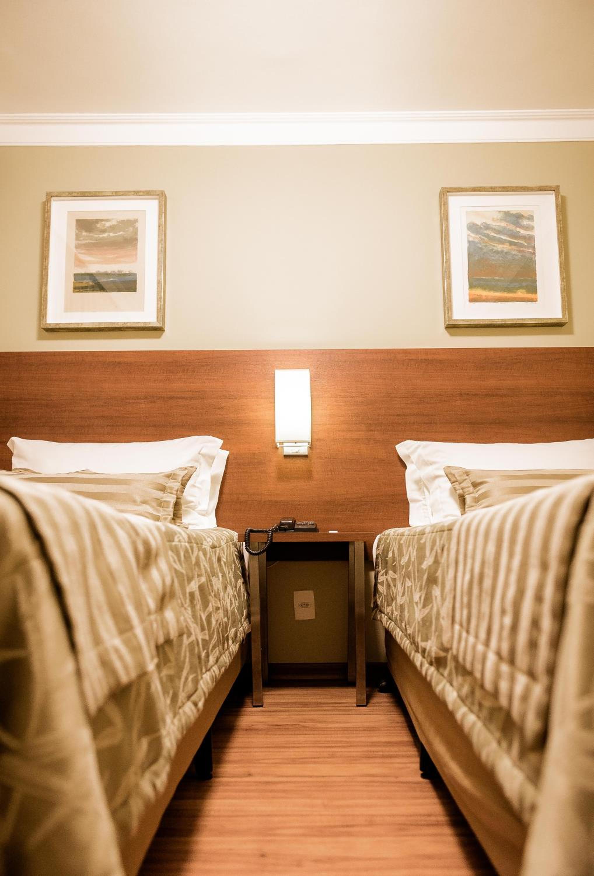 Standard Twin Room - Photo 11