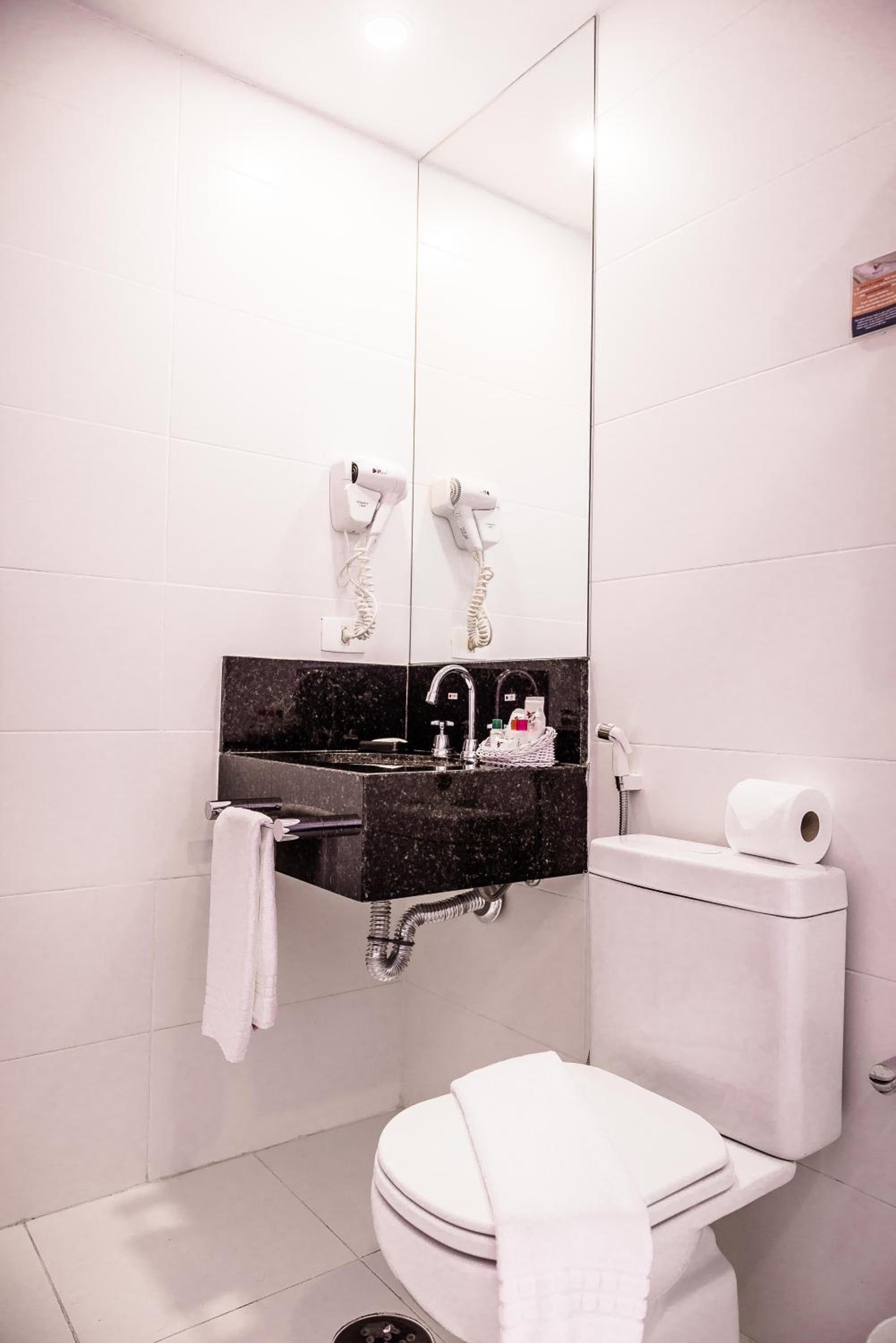 Standard Queen Room - Photo 6