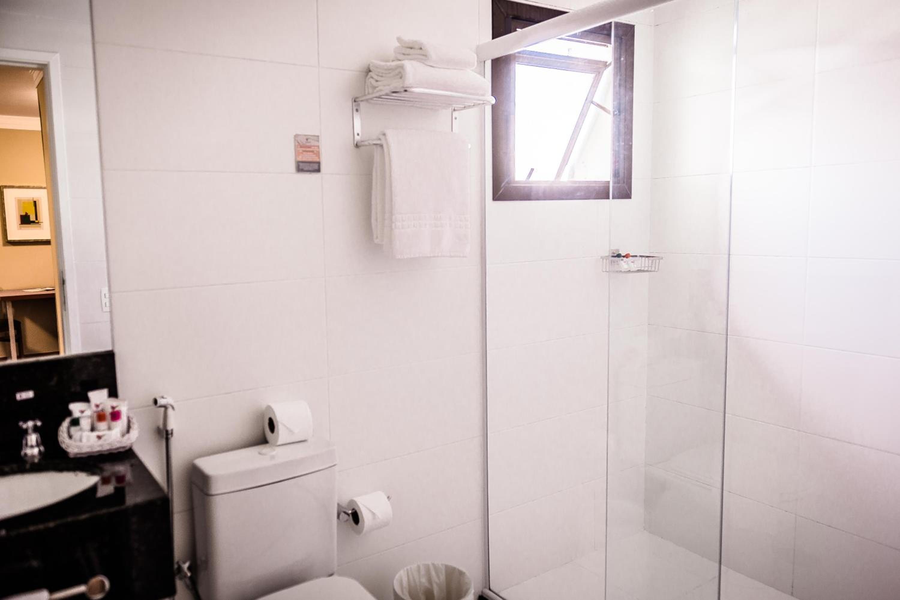 Standard Queen Room - Photo 9