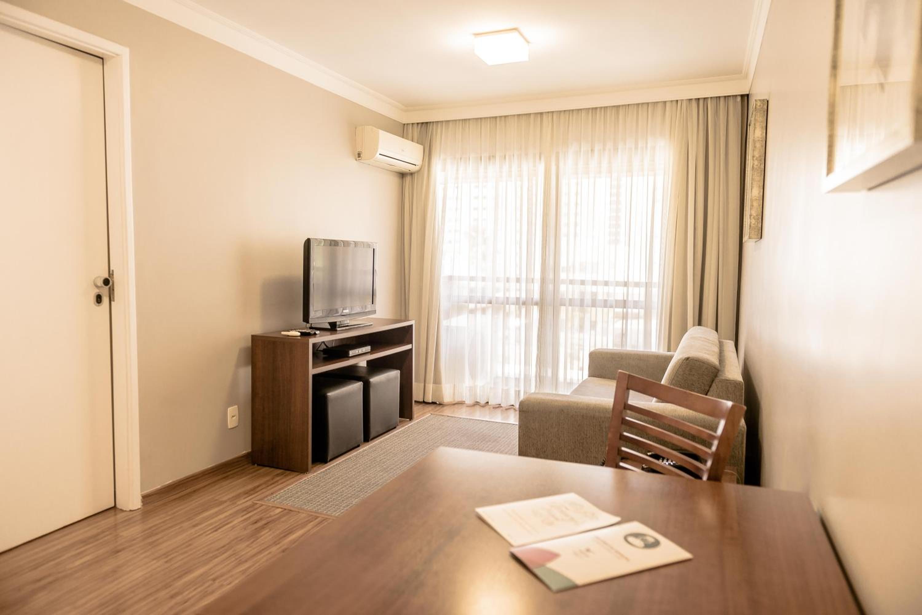 Standard Queen Room - Photo 10
