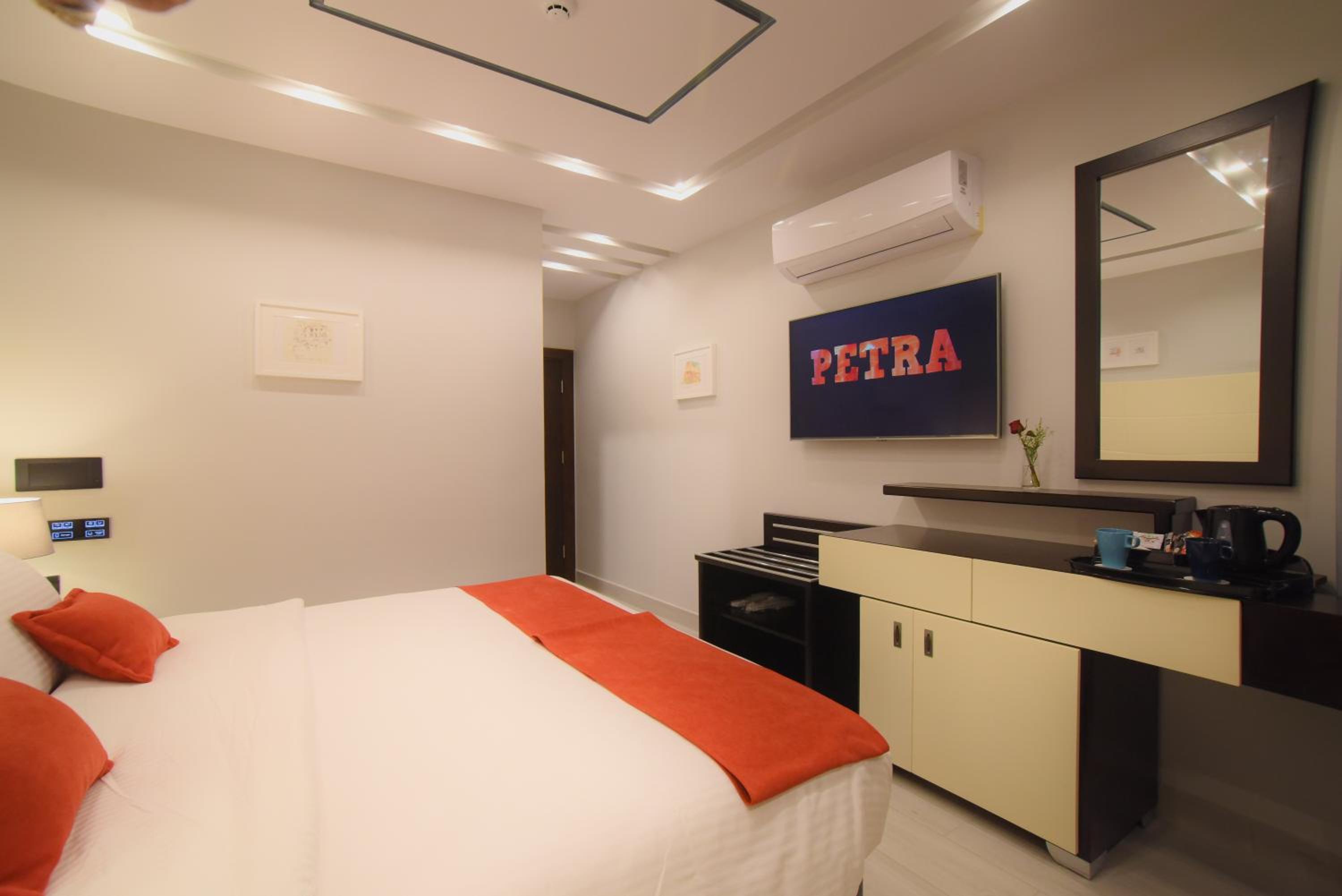 Standard Double or Twin Room - Photo 11