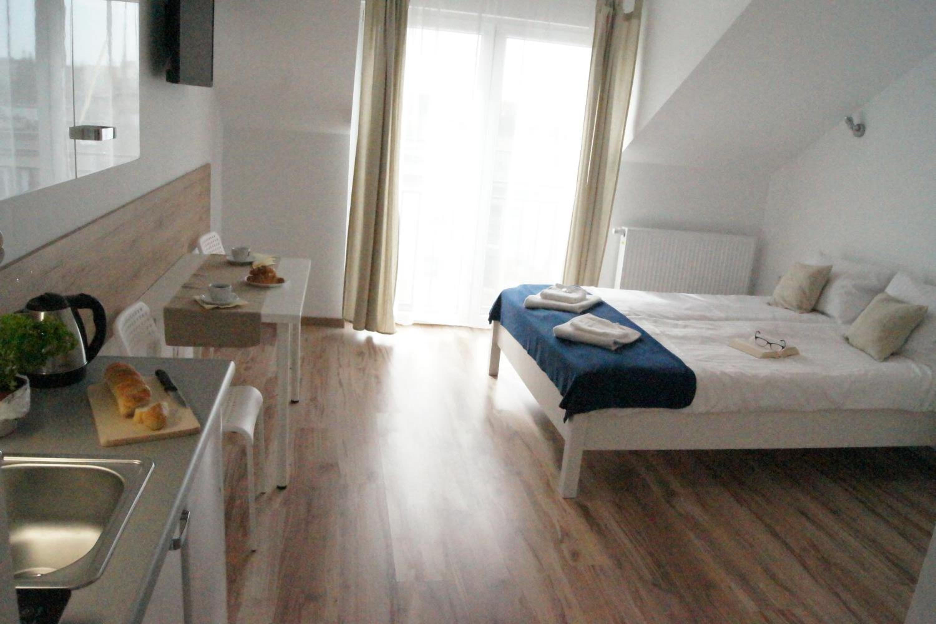 Standard Double Room - Photo 13