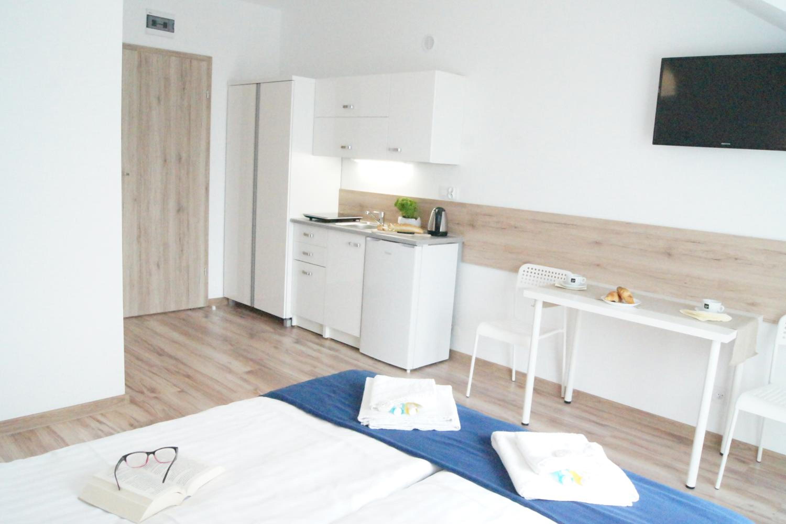 Standard Double Room - Photo 14