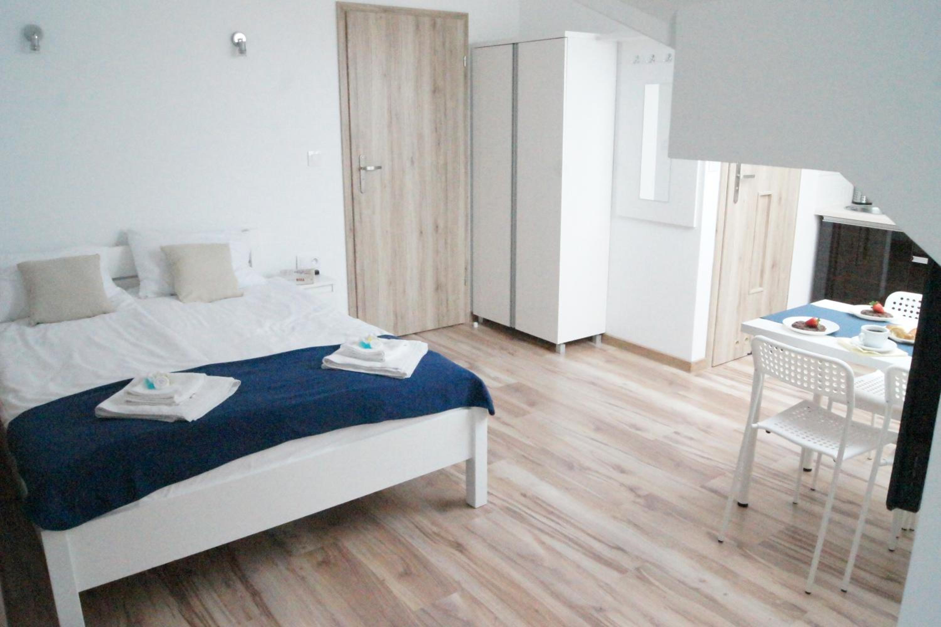 Studio with Sofa Bed - Photo 9