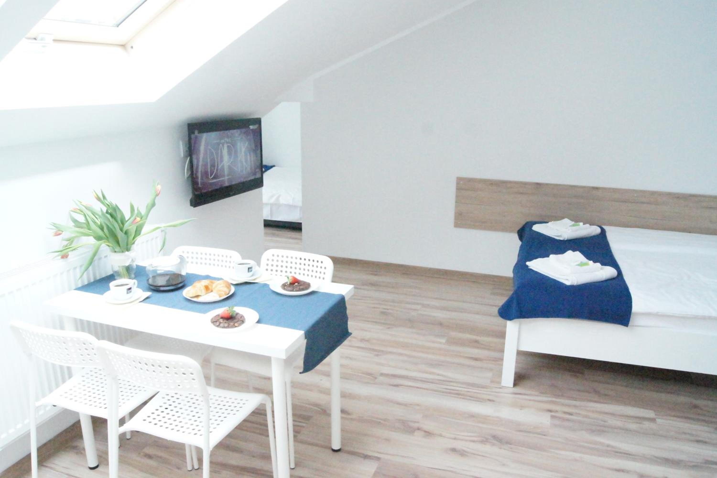 Studio with Sofa Bed - Photo 5