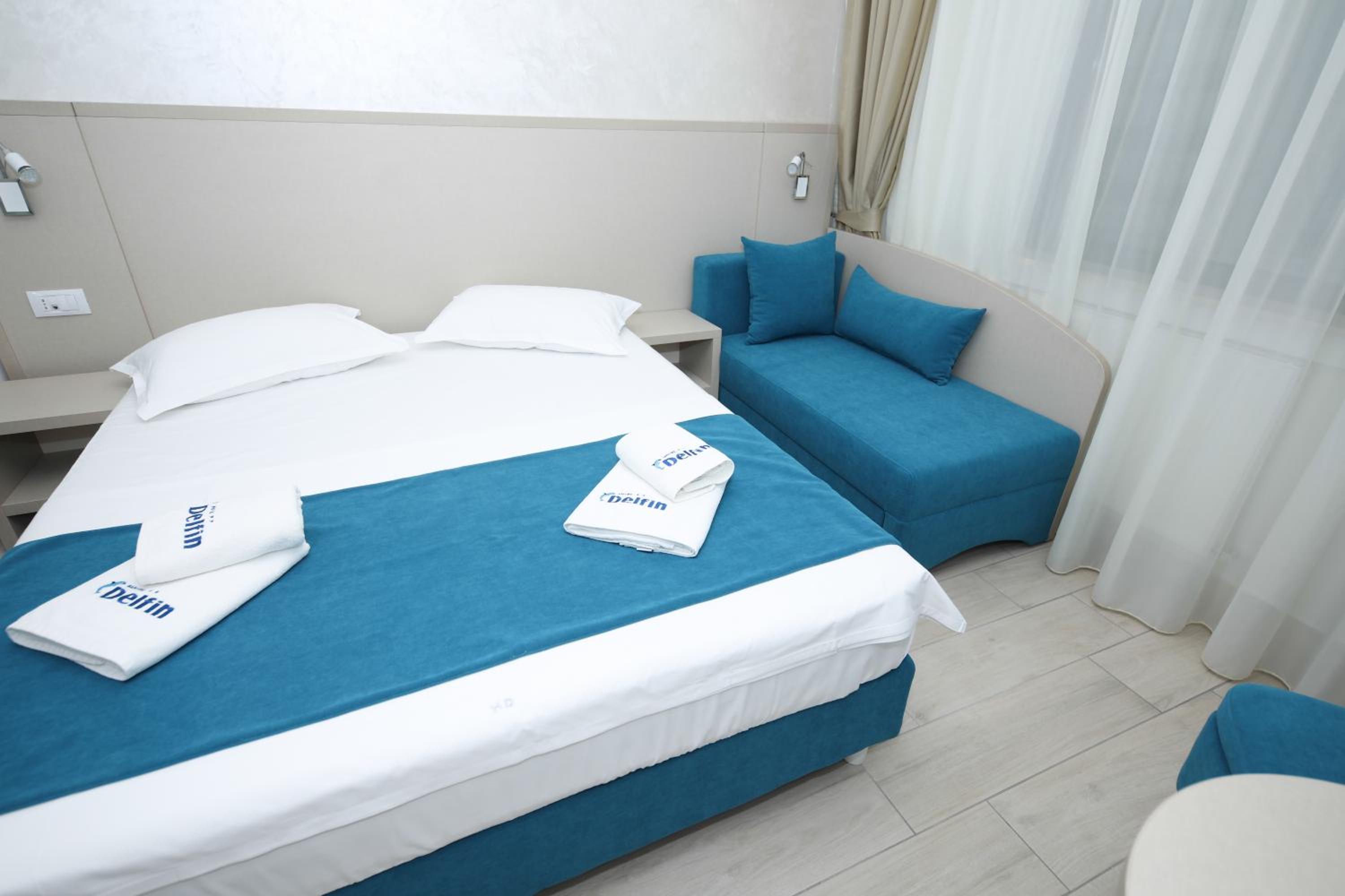 Deluxe Double Room with Balcony - Photo 1