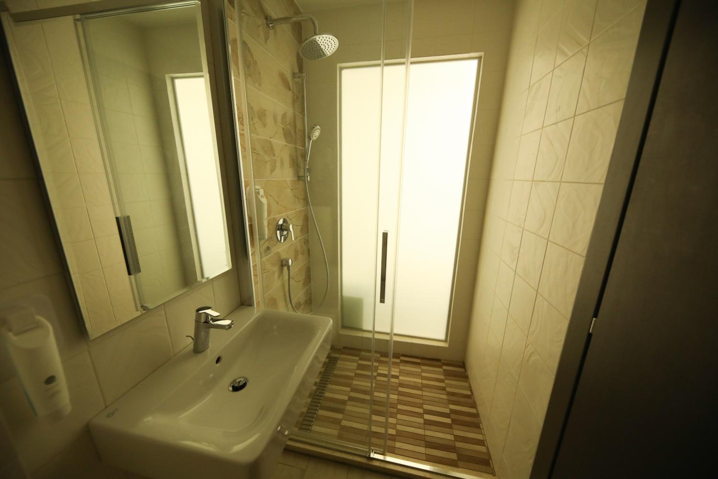 Deluxe Double Room with Balcony - Photo 9