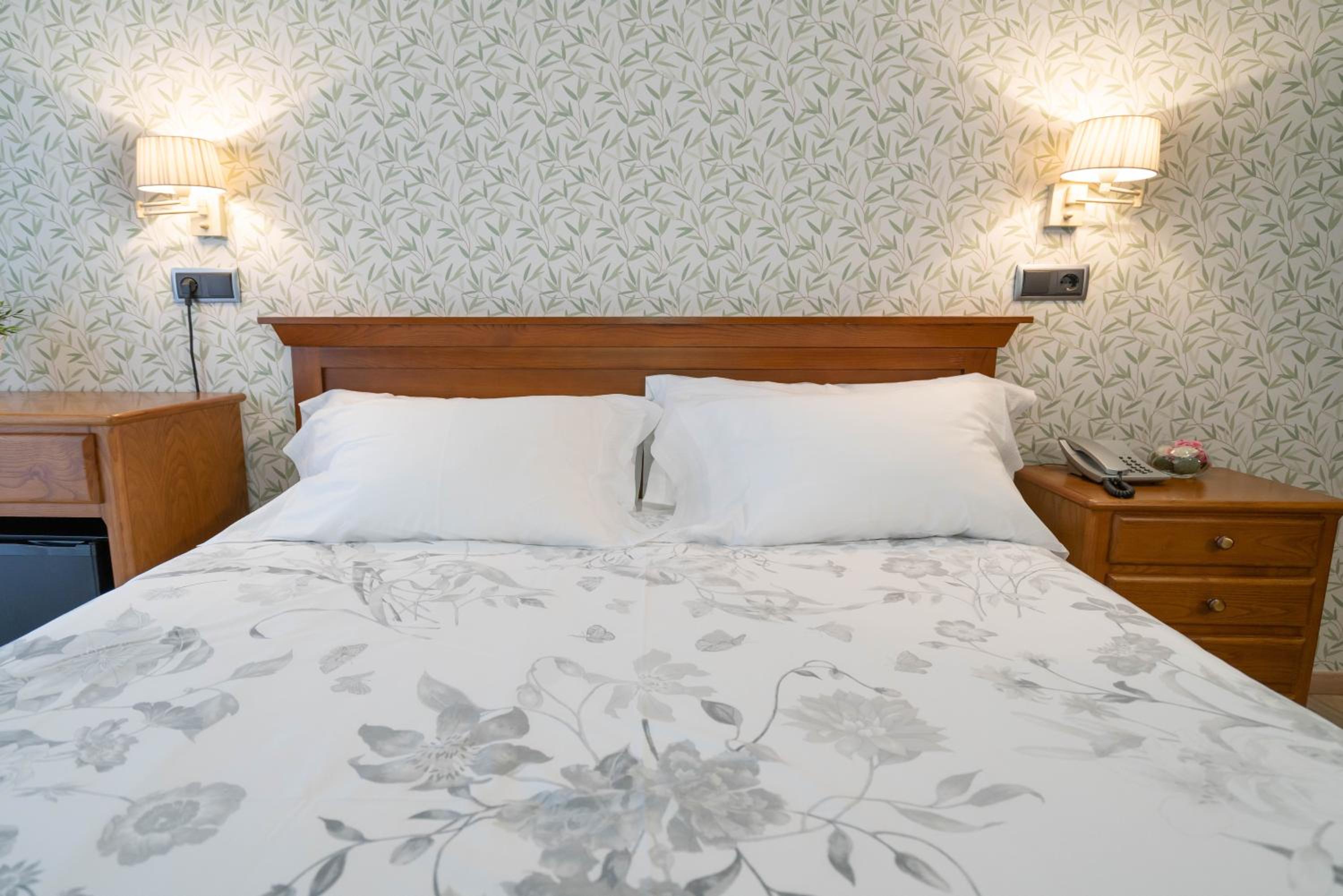 Double Room - Photo 15