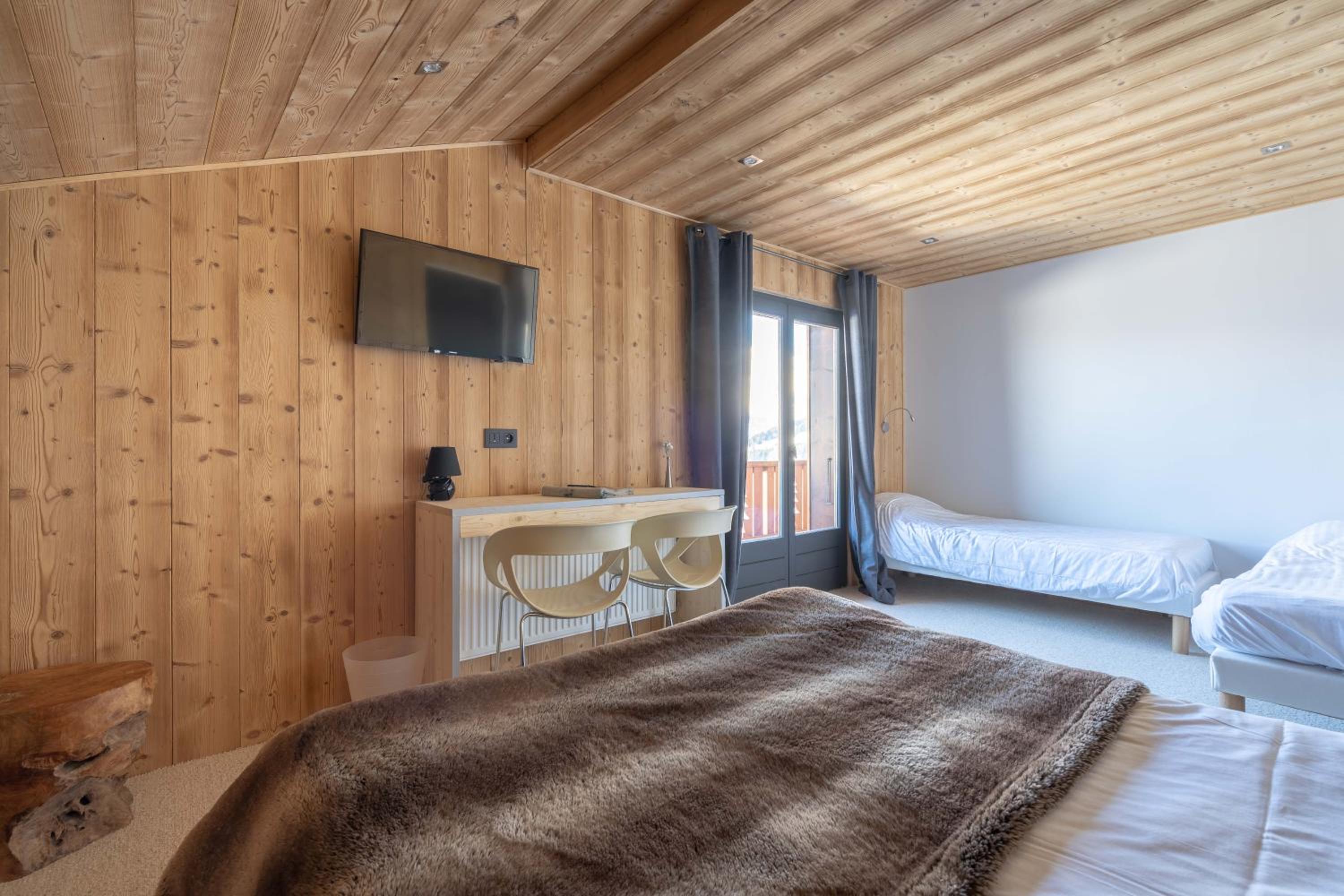 Quadruple Room - Mont-Blanc photo 2