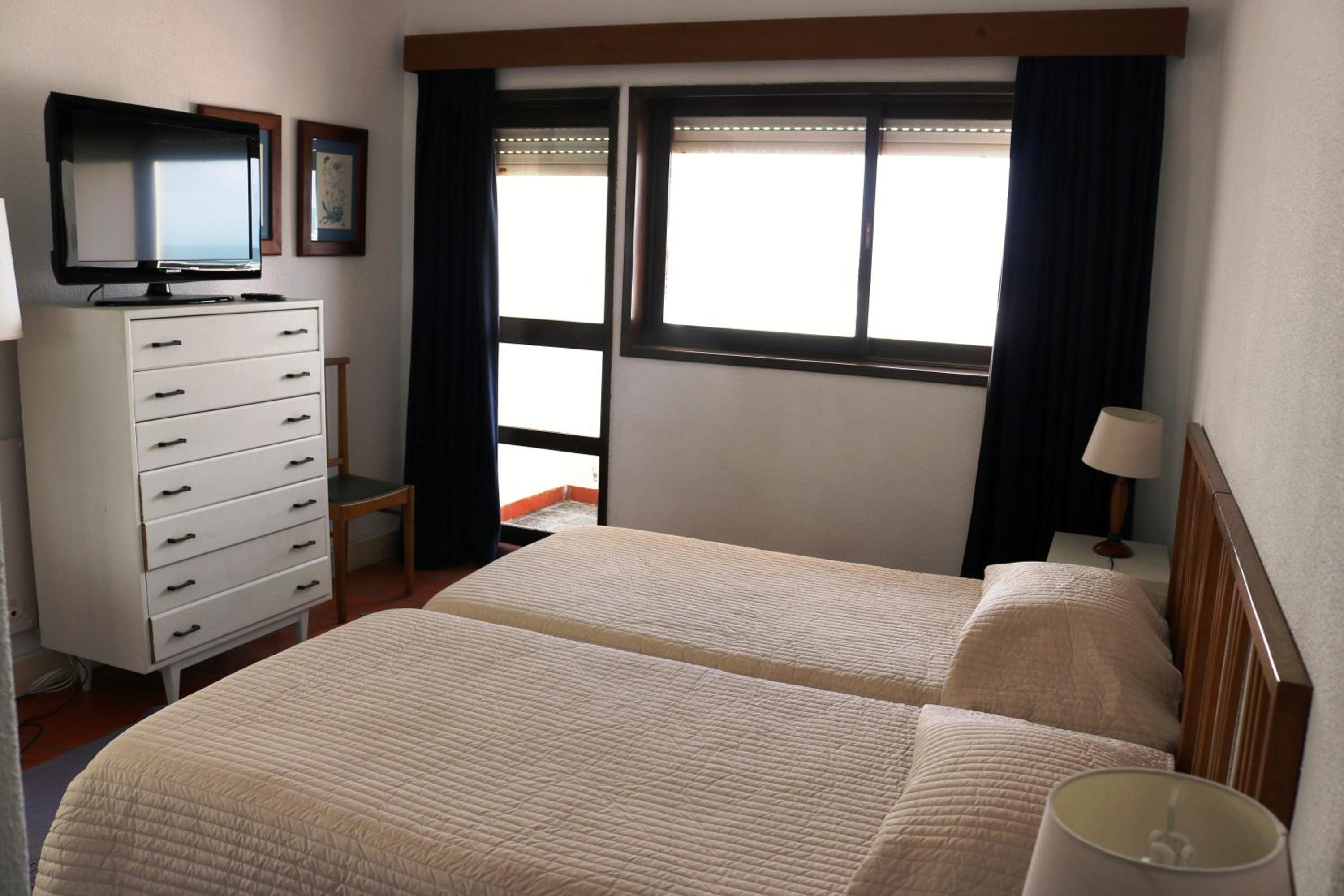 Twin Room - Photo 3