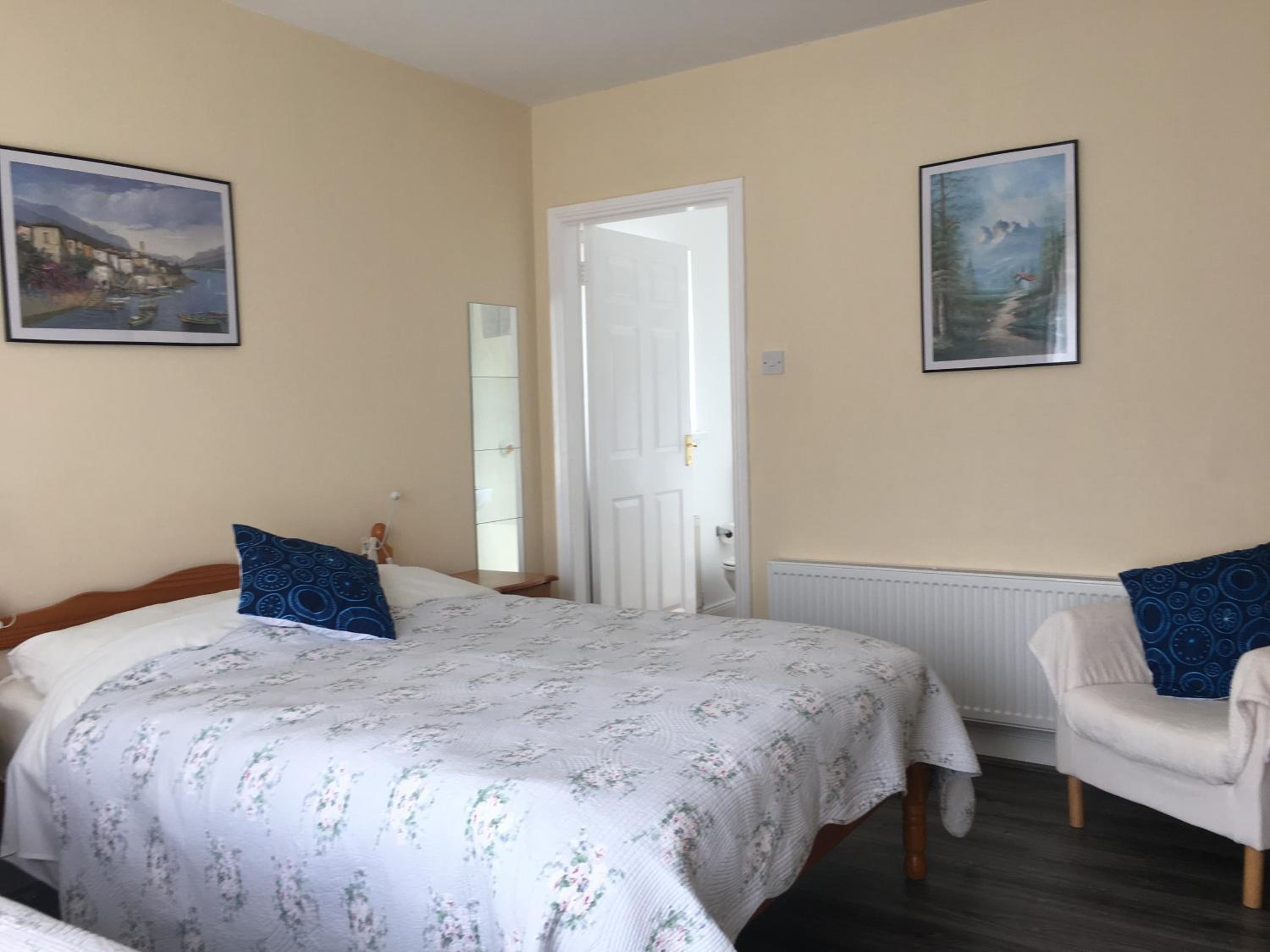 Quadruple Or Triple Room With Private Bathroom - Photo 1