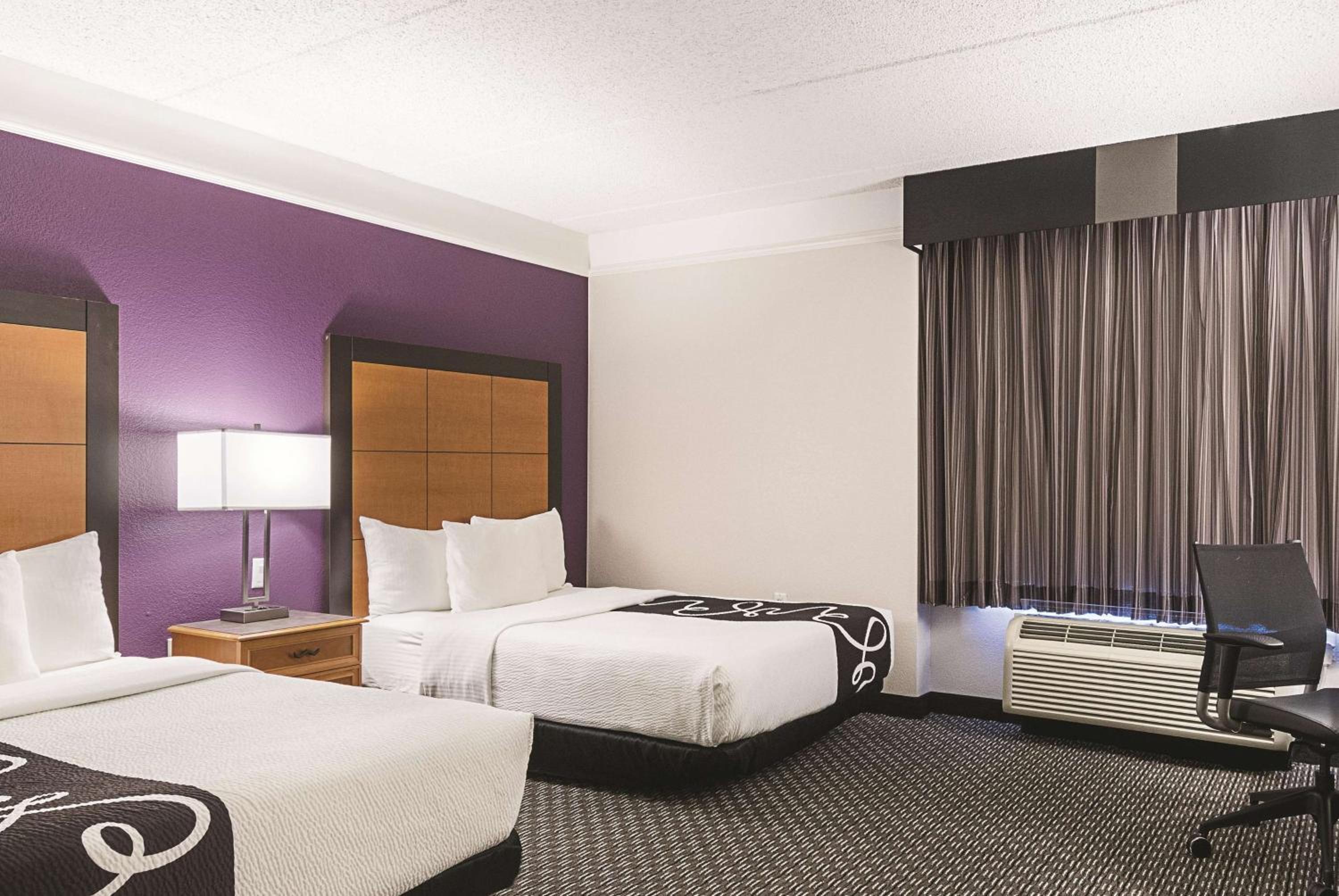 Double Room with Two Double Beds and Mobility/Hearing Impaired Access - Non-Smoking - Photo 6