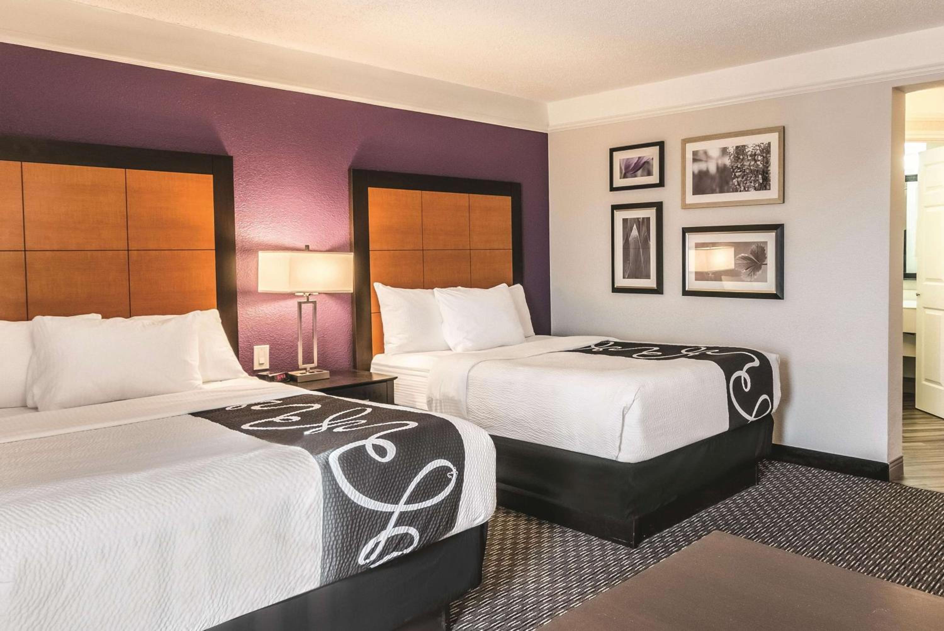 Deluxe Double Room with Two Double Beds - Non-Smoking photo 3