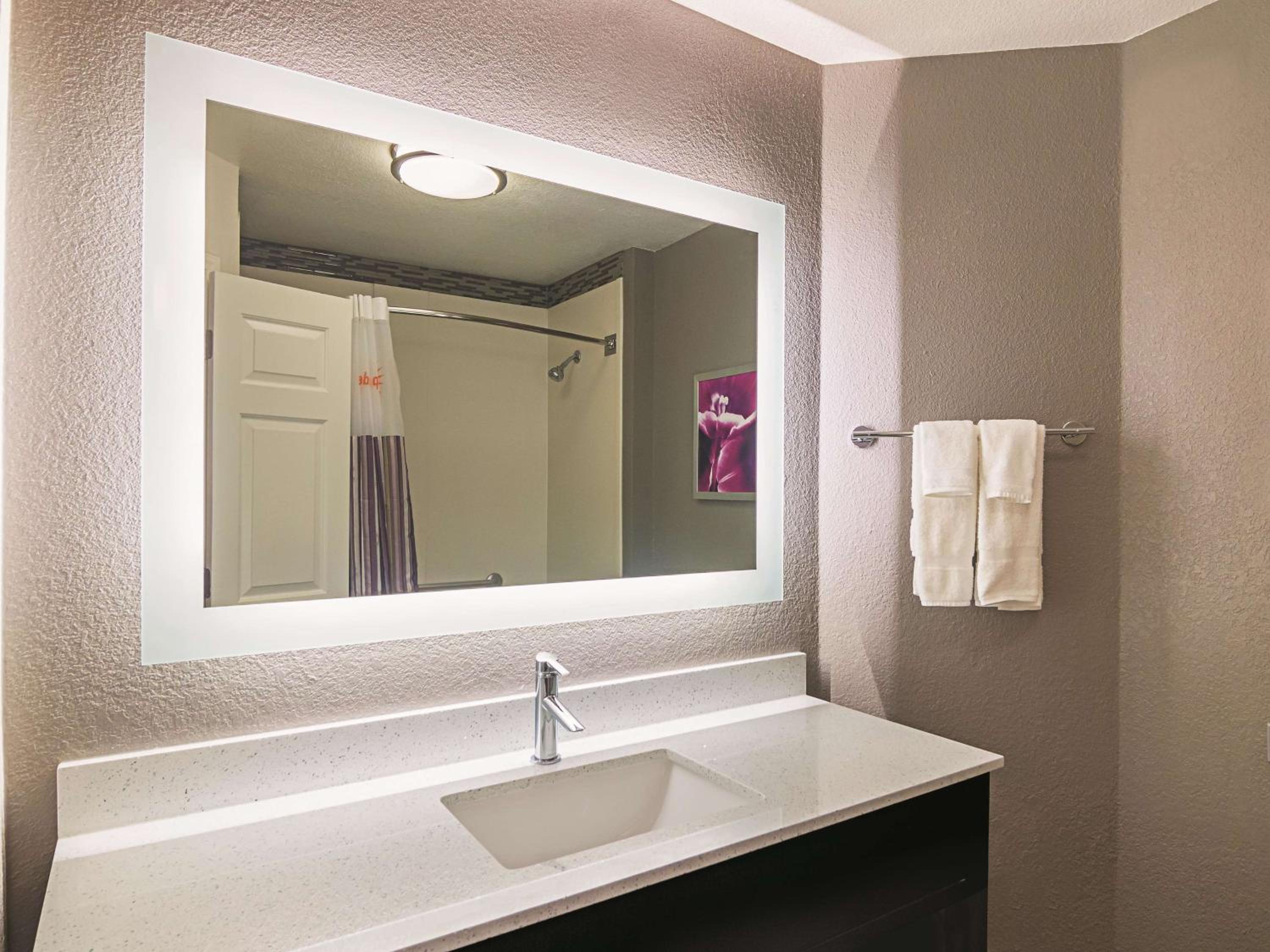 Deluxe Double or Twin Room - Photo 2