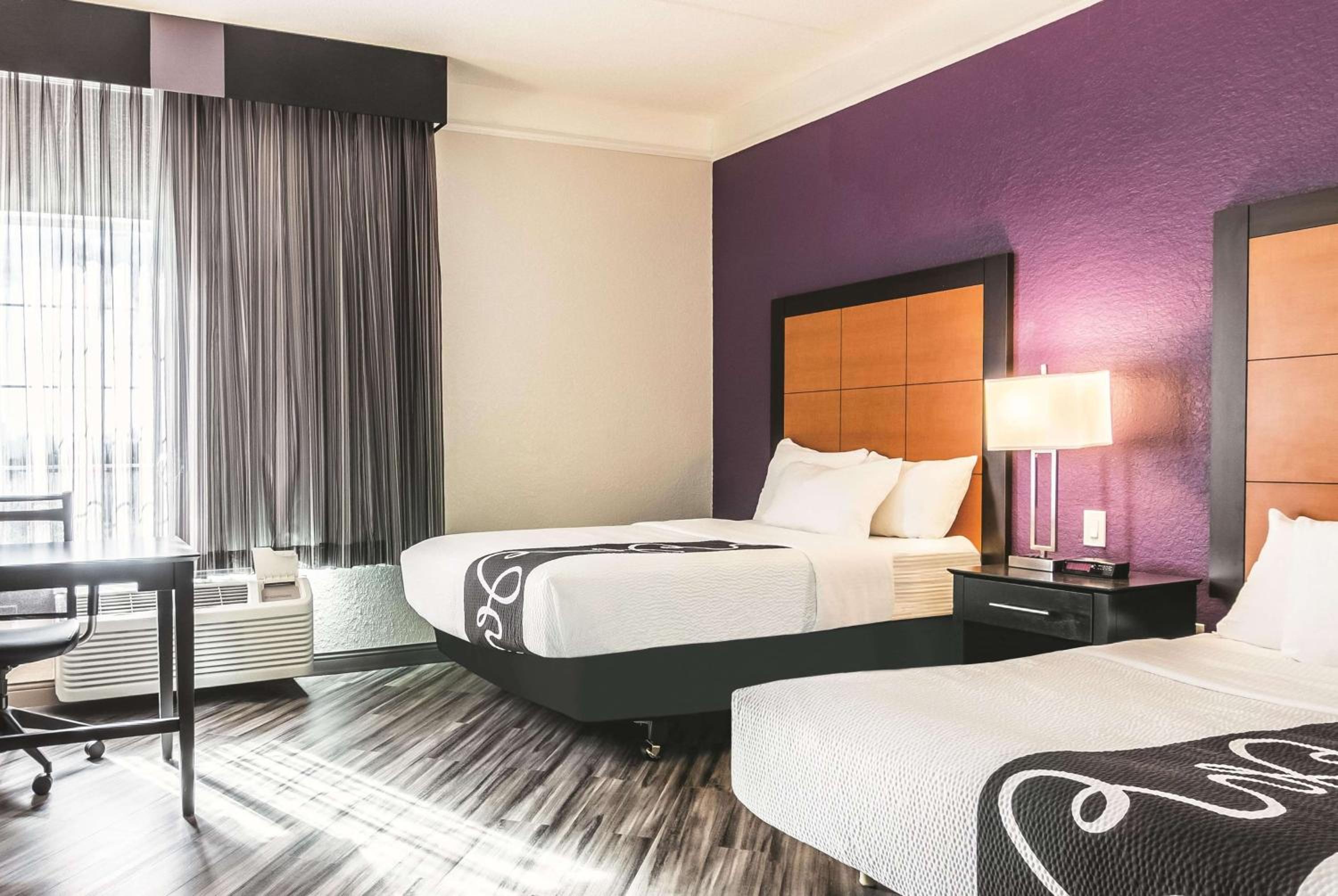 Deluxe Double Room with Two Double Beds - Mobility and Hearing Accessible/Non-Smoking