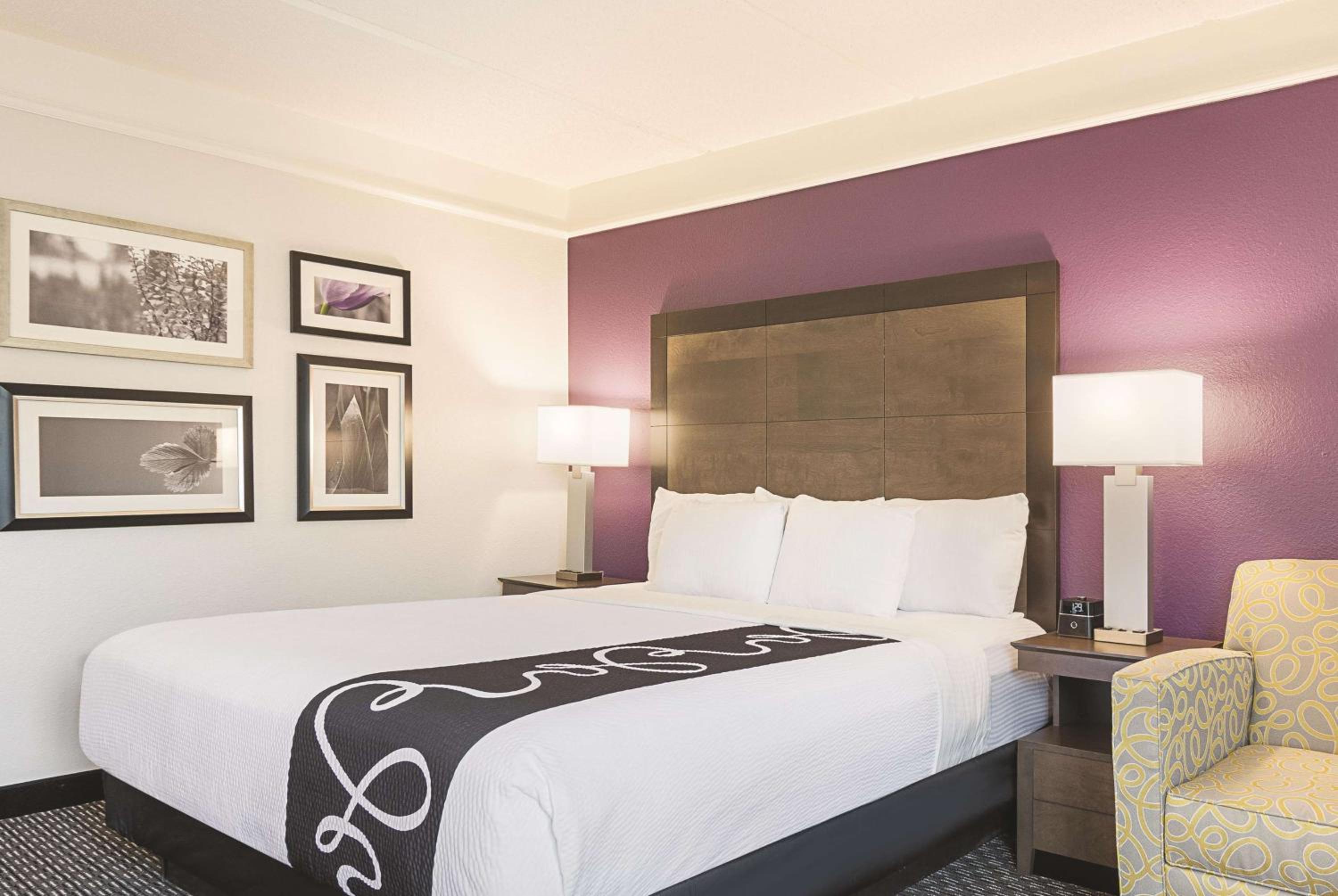 Deluxe King Room - Photo 1