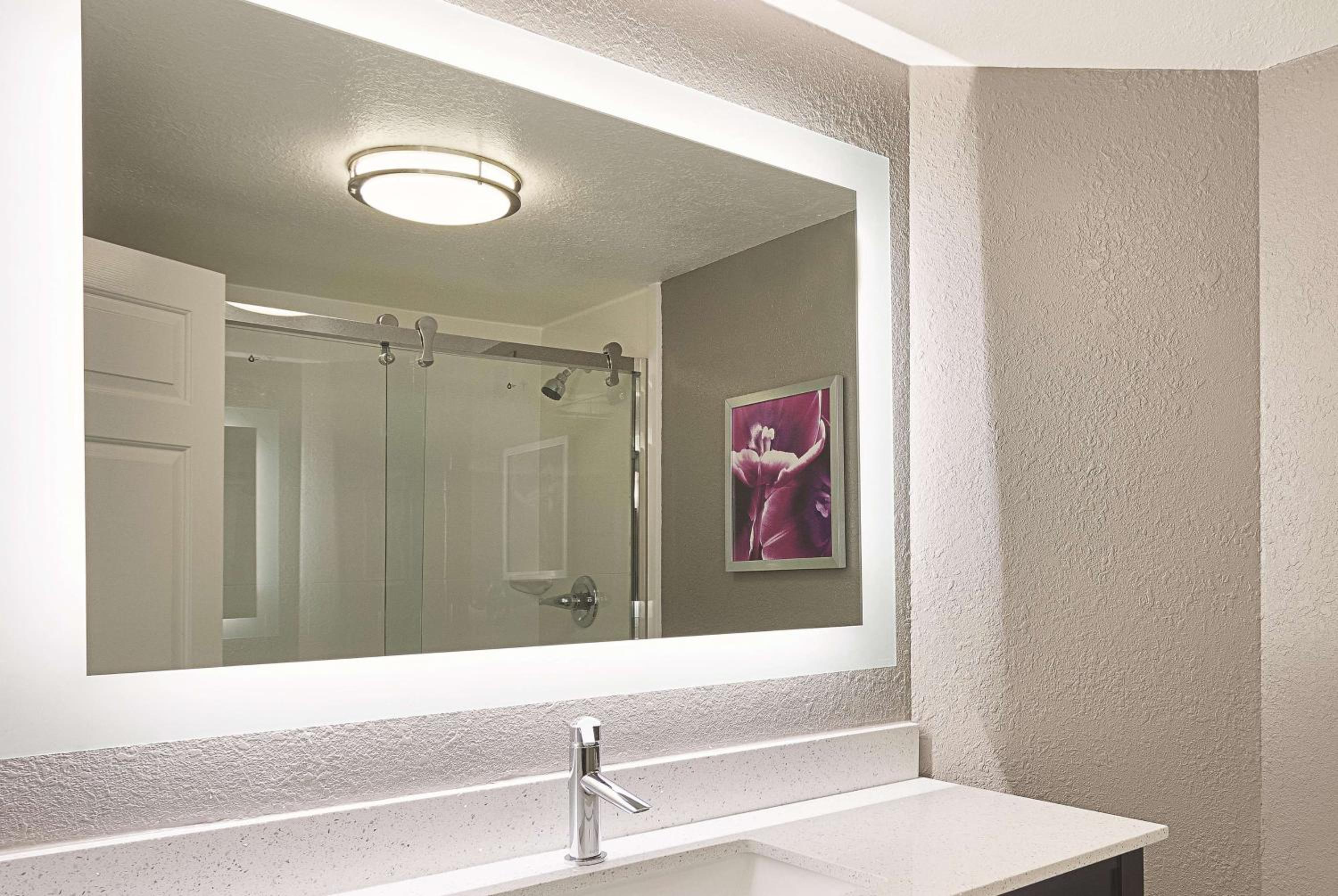 One-Bedroom King Suite - Non-Smoking - Photo 4