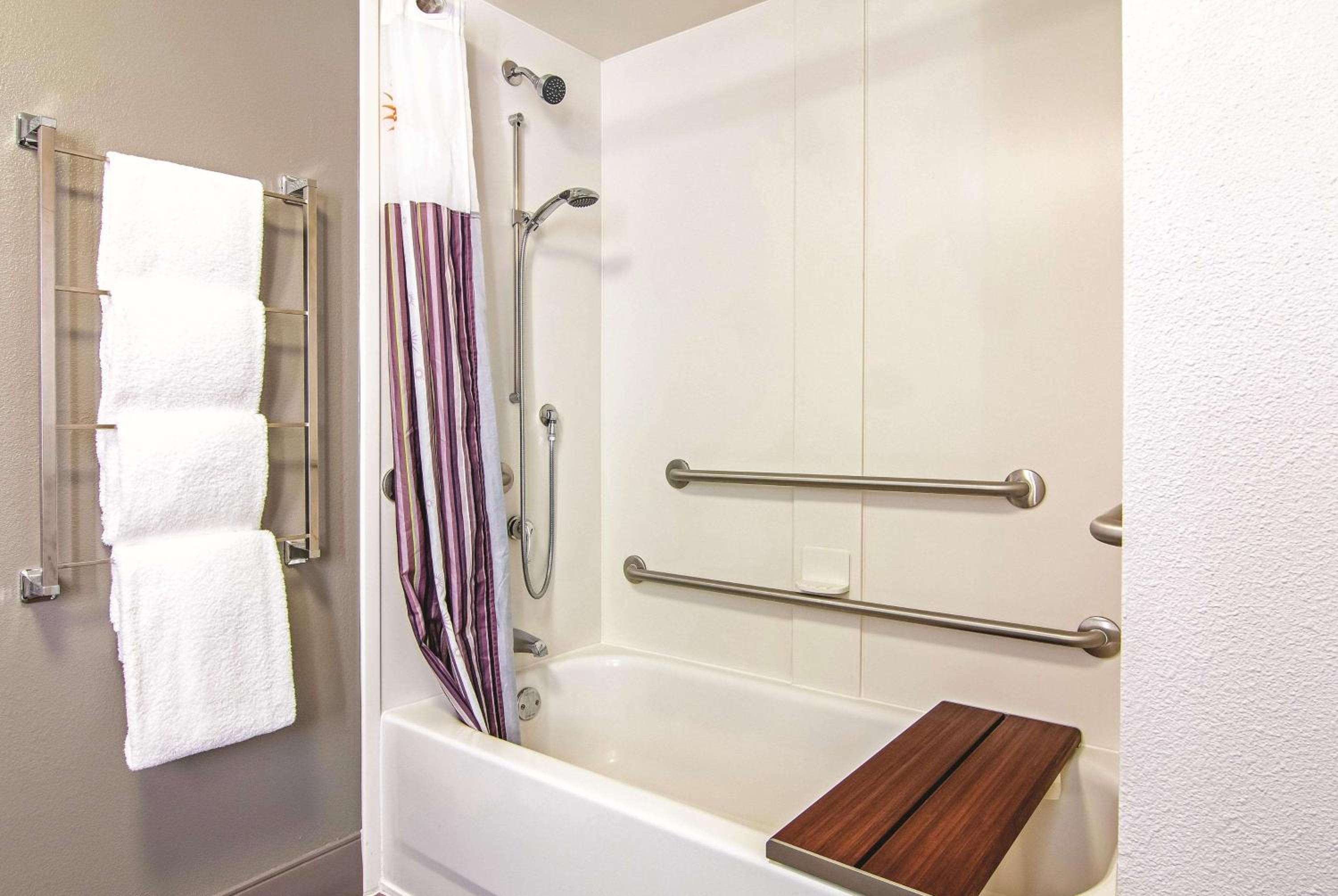 Double Room with Two Double Beds - Disability Access