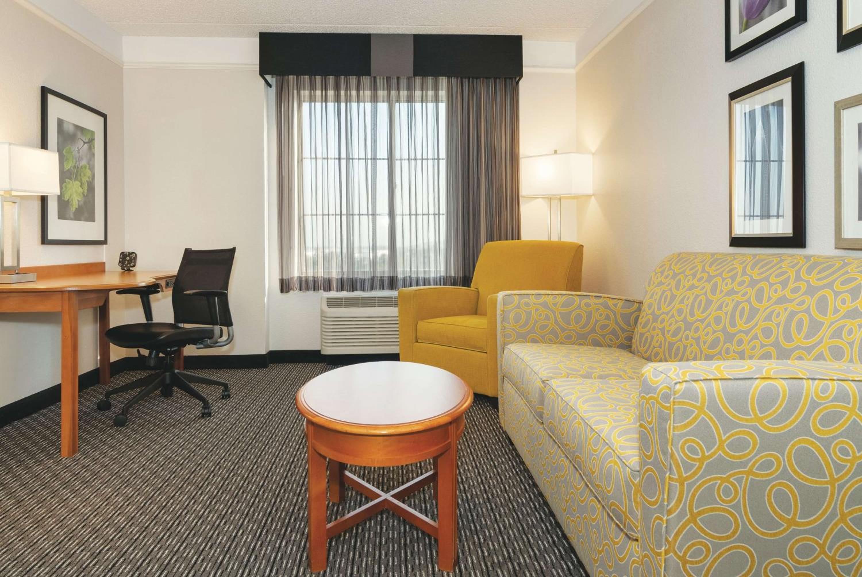 King Suite with Sofa Bed - Photo 4