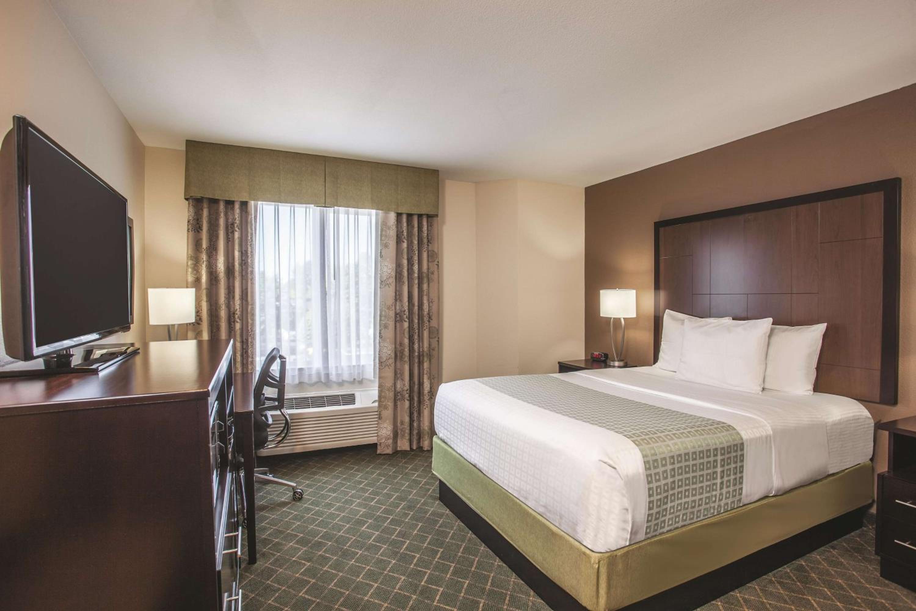 Deluxe Queen Room with Two Queen Beds