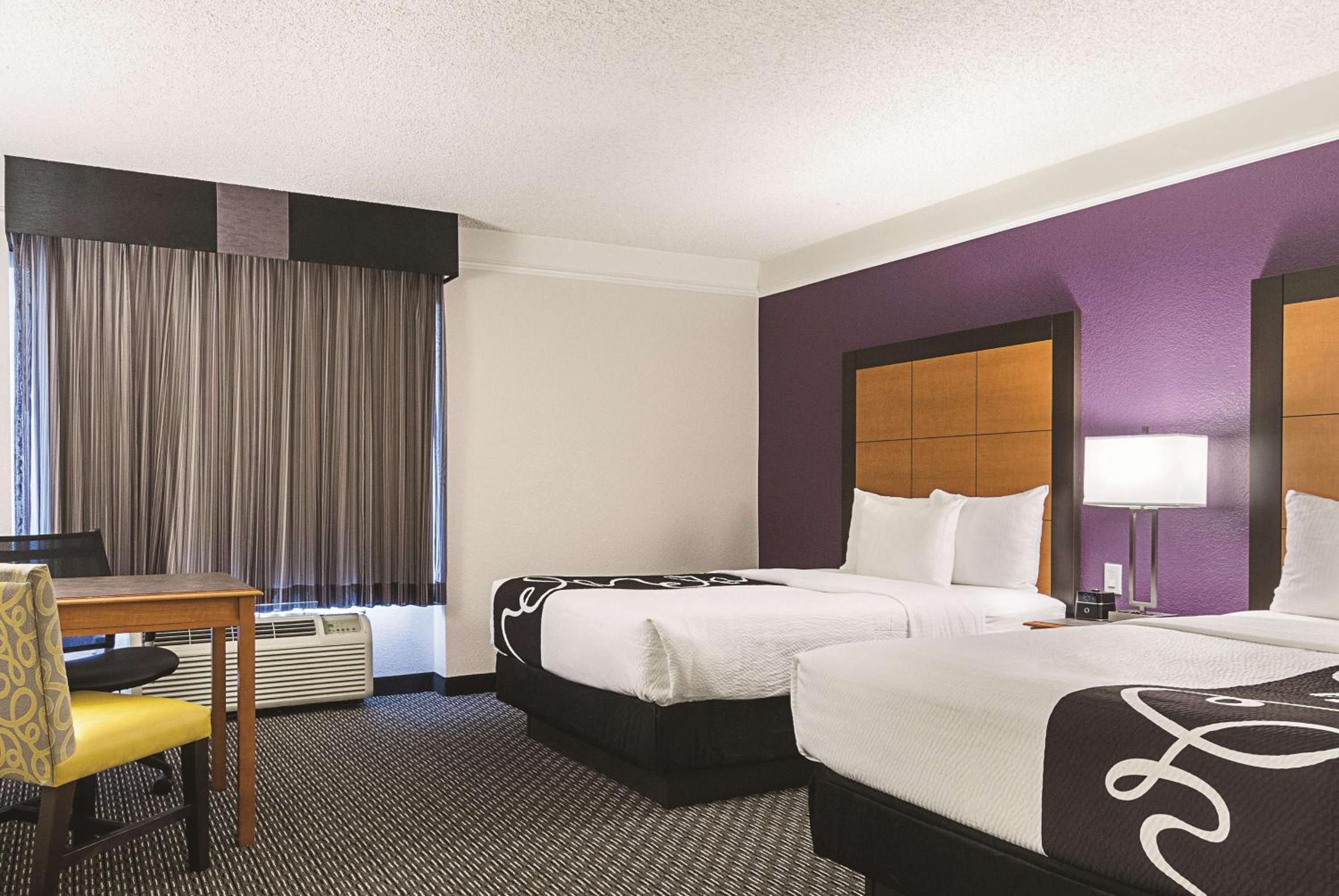 Double Room with Two Double Beds - Photo 9