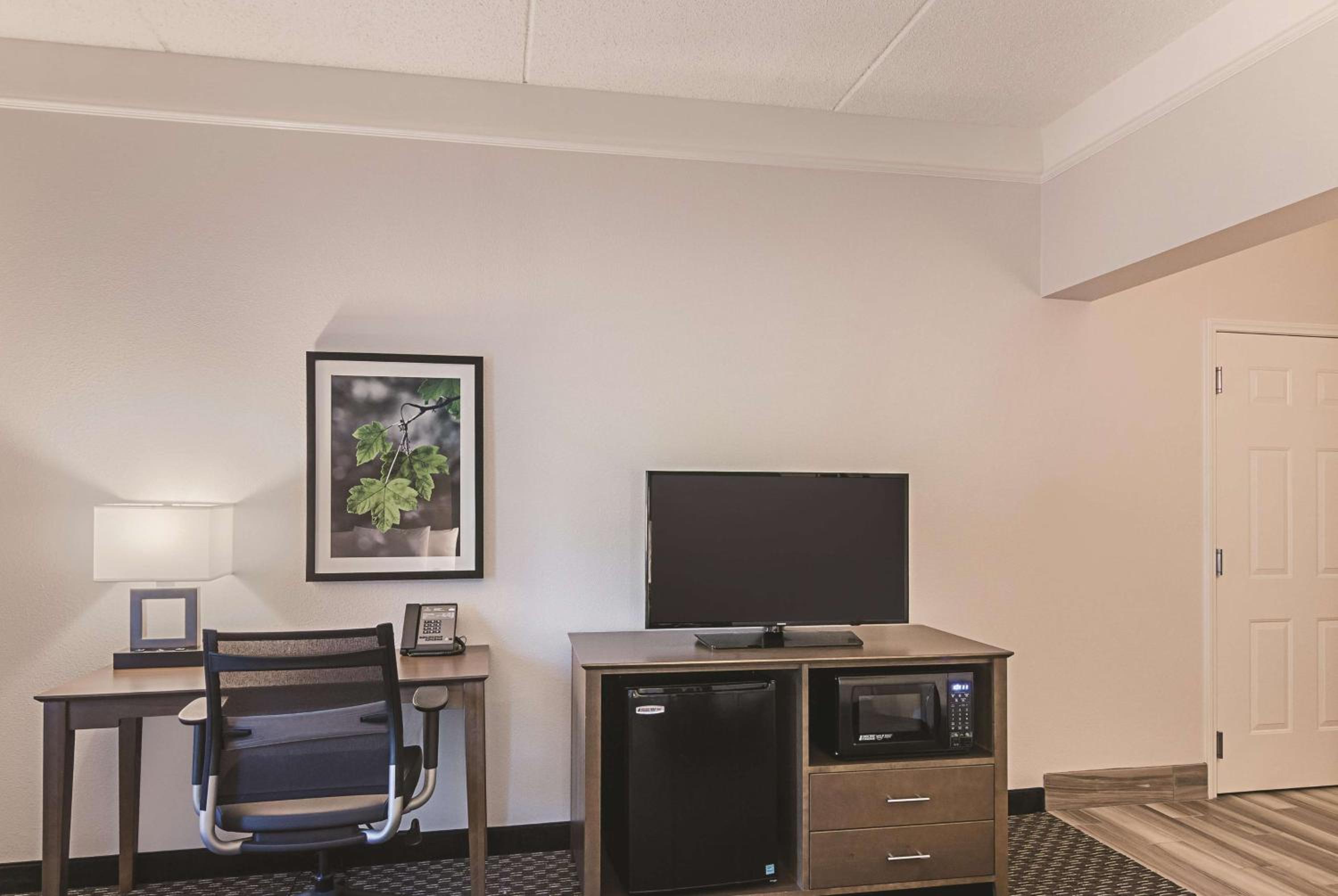 Double Room with Two Double Beds - Disability Access