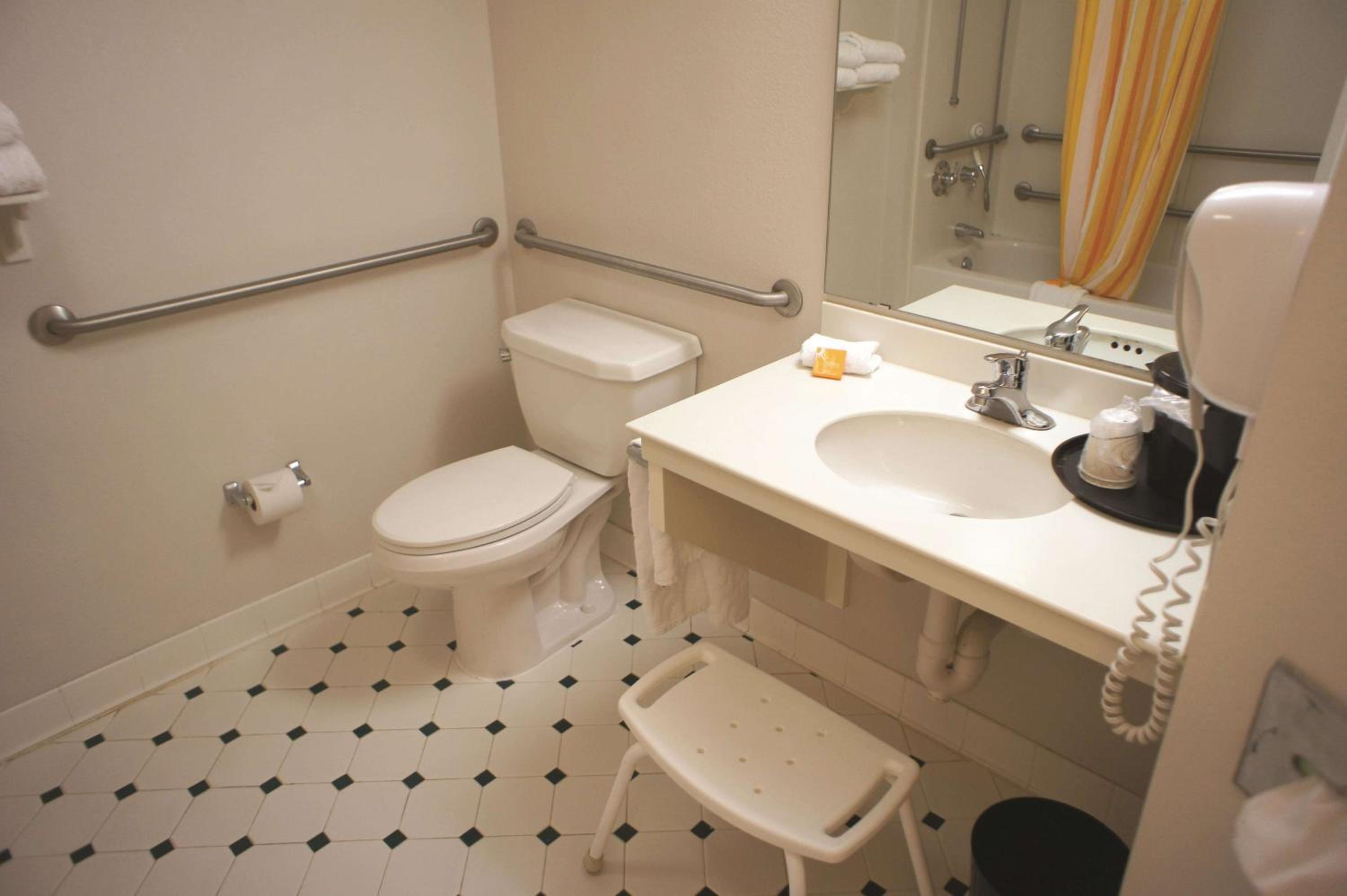 King Room - Disability Access - Photo 2